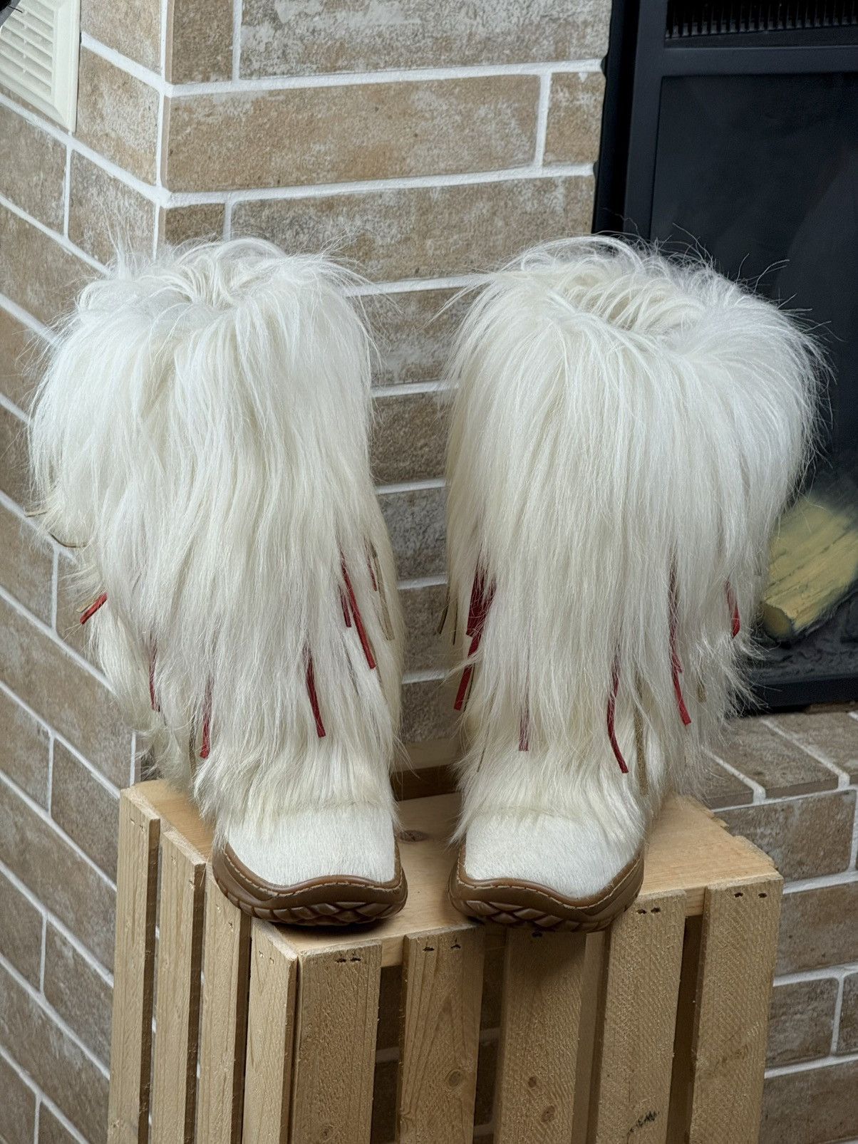 Vintage Vintage Y2K White Fluffy Fur Yeti Fuzzy Snow Boots Size US 8 / IT 38 - 1 Thumbnail