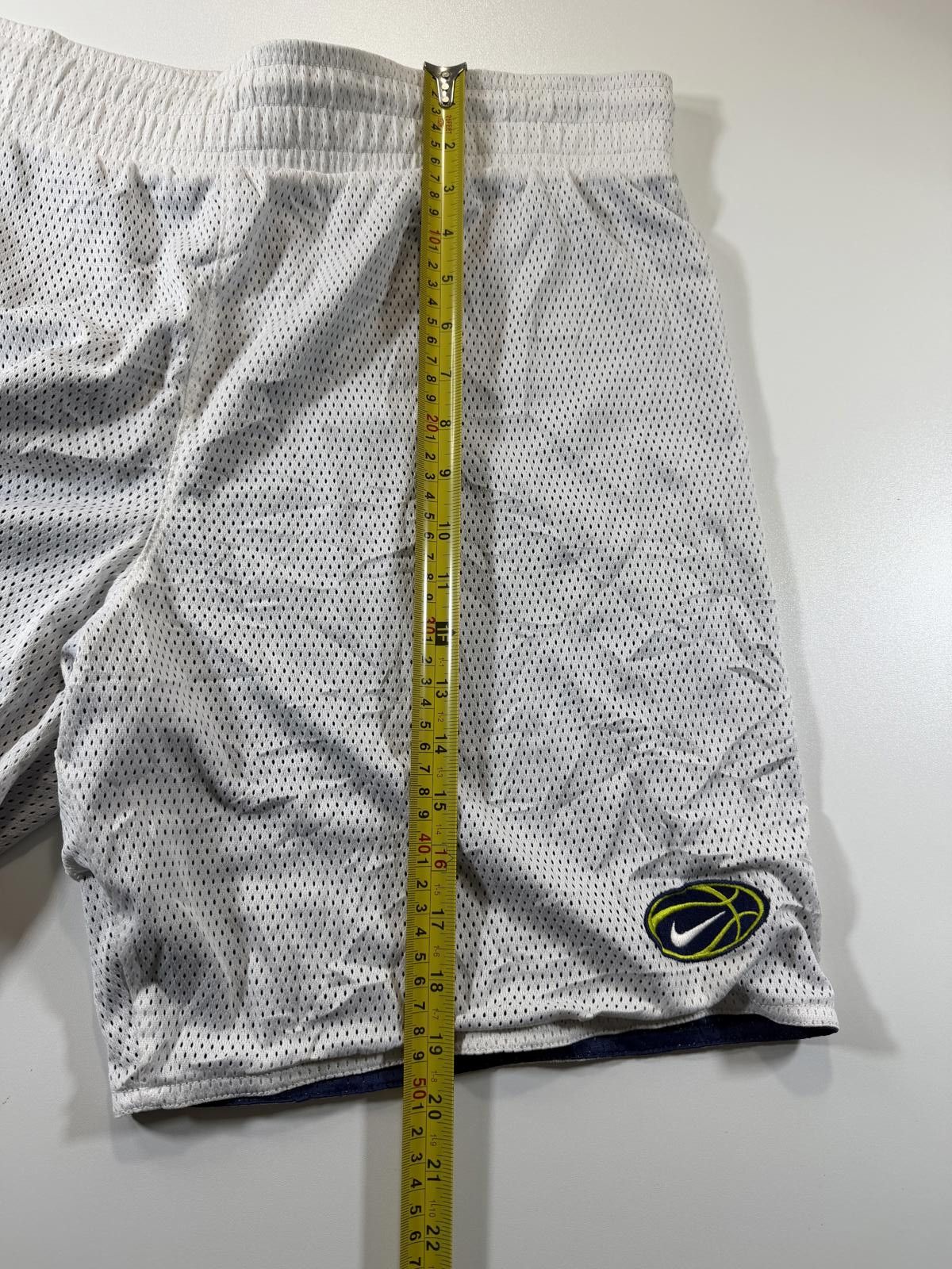 Nike Vintage Nike White Mesh Athletic Shorts with Basketball Logo Size US 32 / EU 48 - 6 Thumbnail