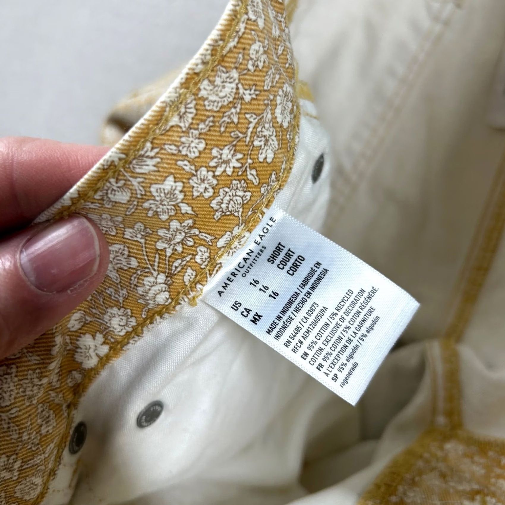 American Eagle Outfitters American Eagle Outfitters Jeans Womens 16 Short Yellow Floral 90s Straight High Rise Denim 5-Pocket Womens Jeans Size 36" / US 14 / IT 50 - 3 Thumbnail