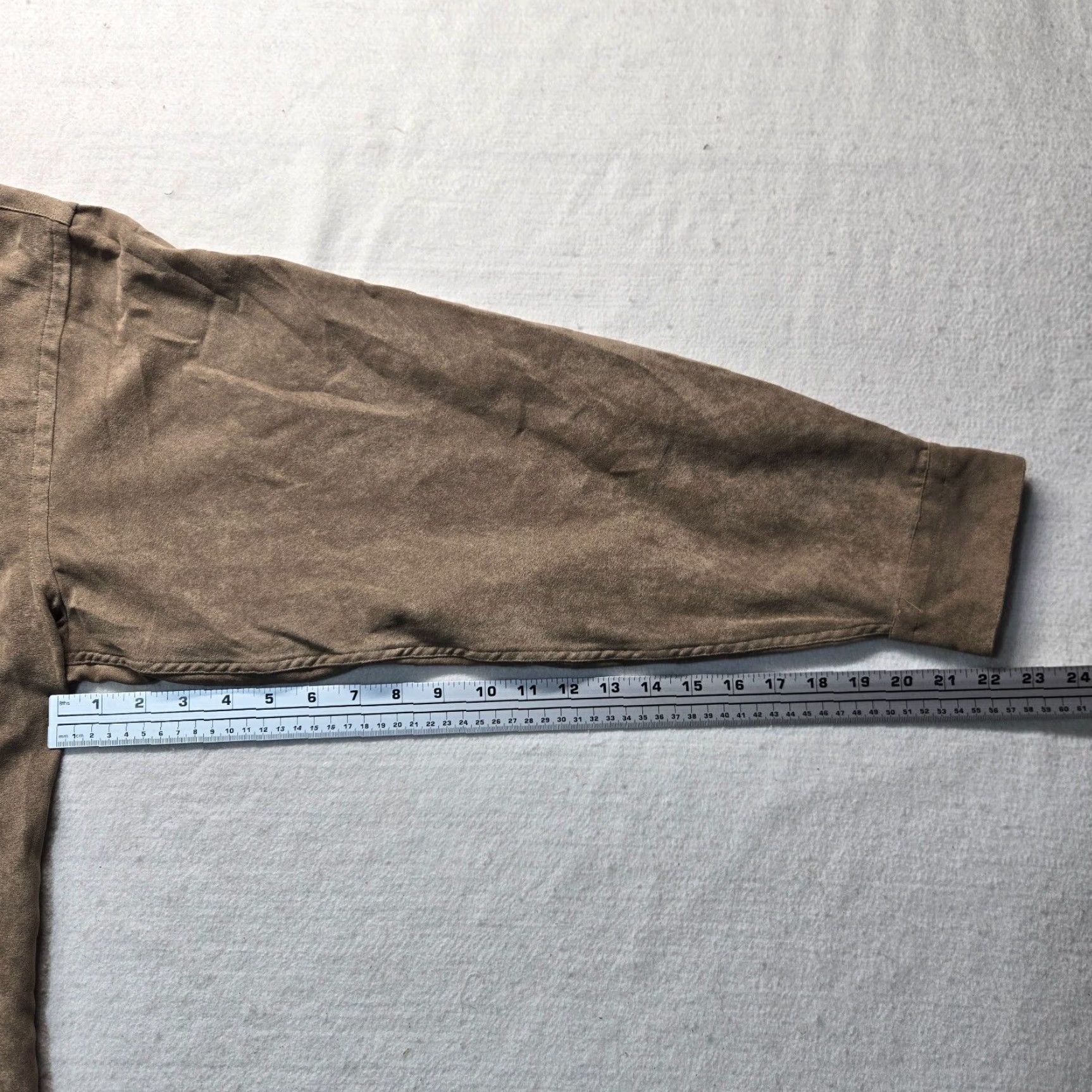 Van Heusen Van Heusen Shirt Button-Up Adult Mens 2XL Brown Suede Polyester Long Sleeve Button-Down 18 18.5 Casual Business Travel Workwear Size US XXL / EU 58 / 5 - 5 Thumbnail