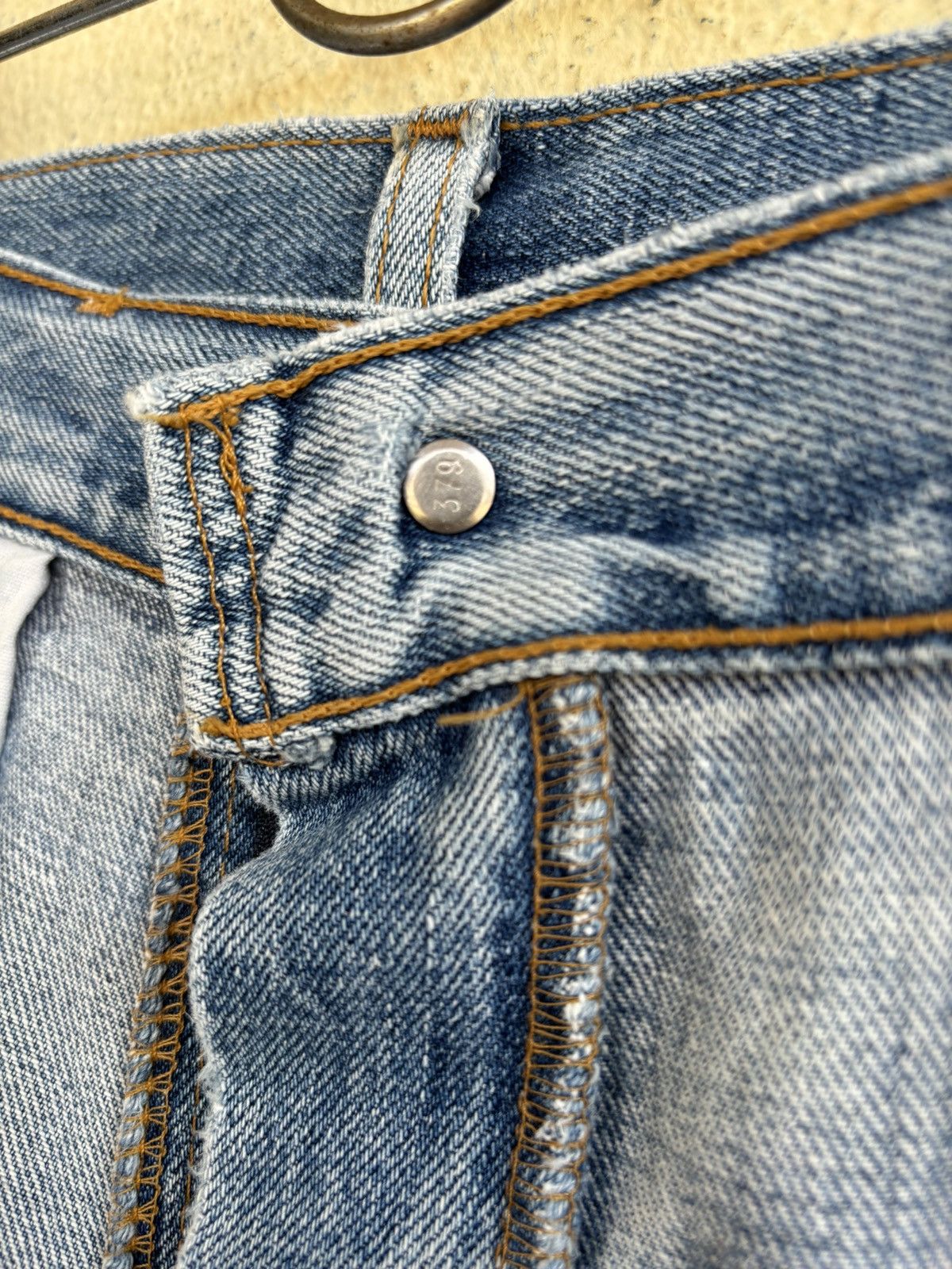 Levi's × Vintage Vintage Levi’s 505 Ripped Jean Size US 32 / EU 48 - 13 Thumbnail
