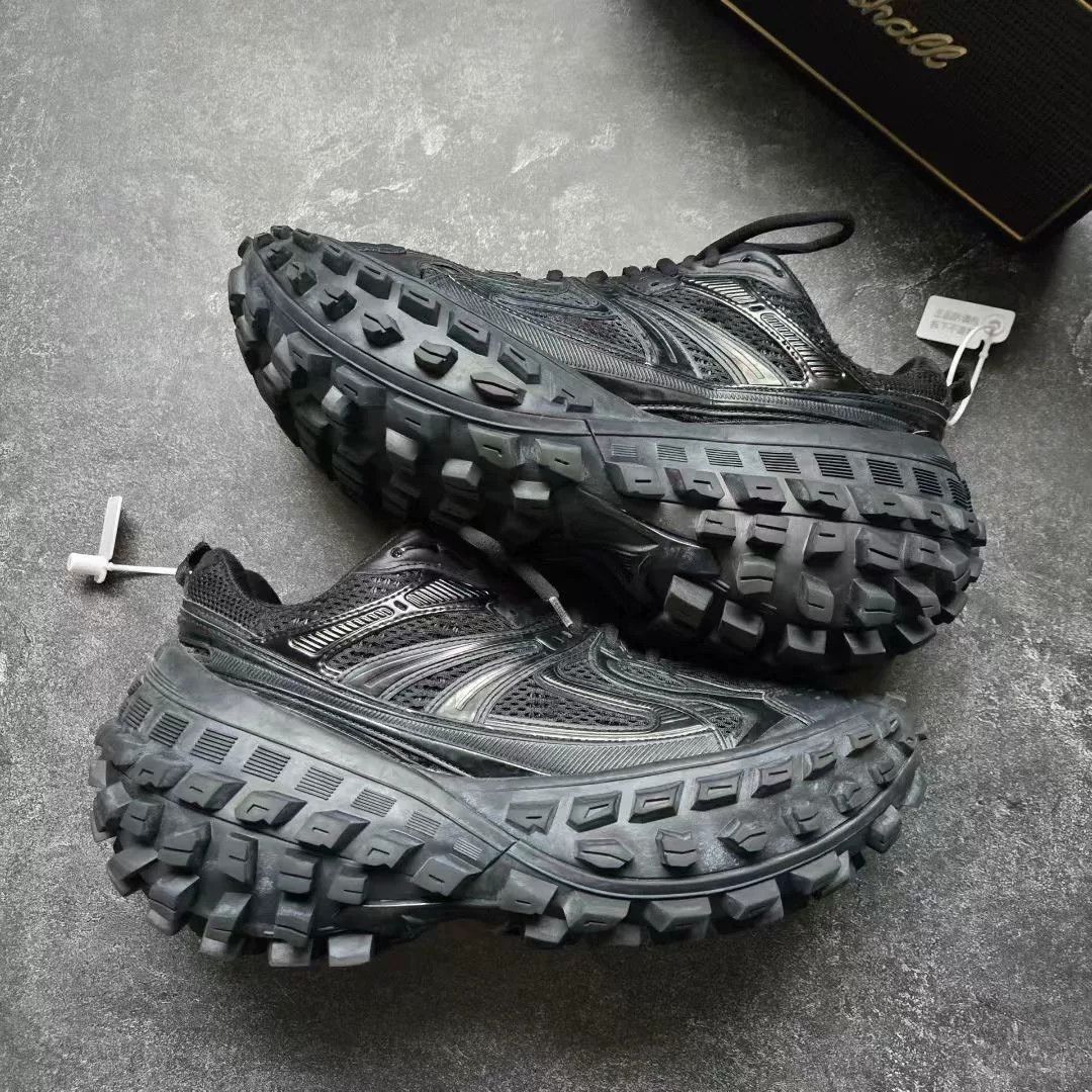 Balenciaga Balenciaga Black Lowtop Sneakers 40 Men Size US 7.5 / EU 40-41 - 1 Thumbnail