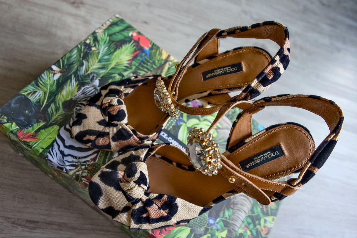 Dolce & Gabbana Dolce & Gabbana pump in perfect condition. Orig. price $870 Size US 7.5 / IT 37.5 - 2 Thumbnail
