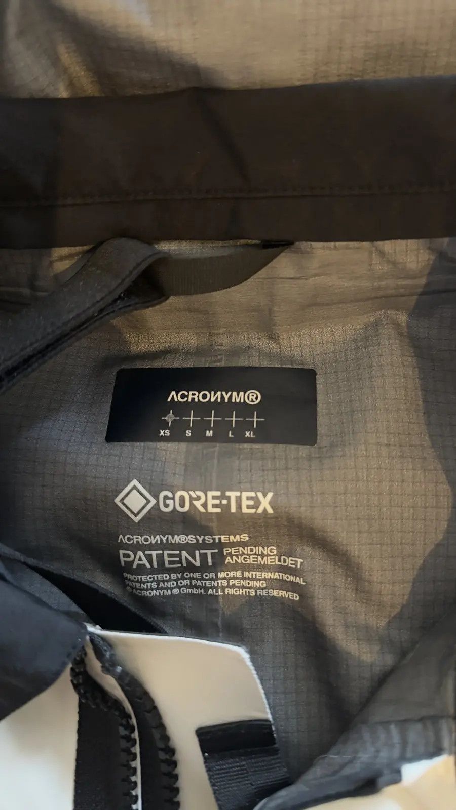 Acronym Acronym J1wts-gt size xs Size US XS / EU 42 / 0 - 11 Thumbnail