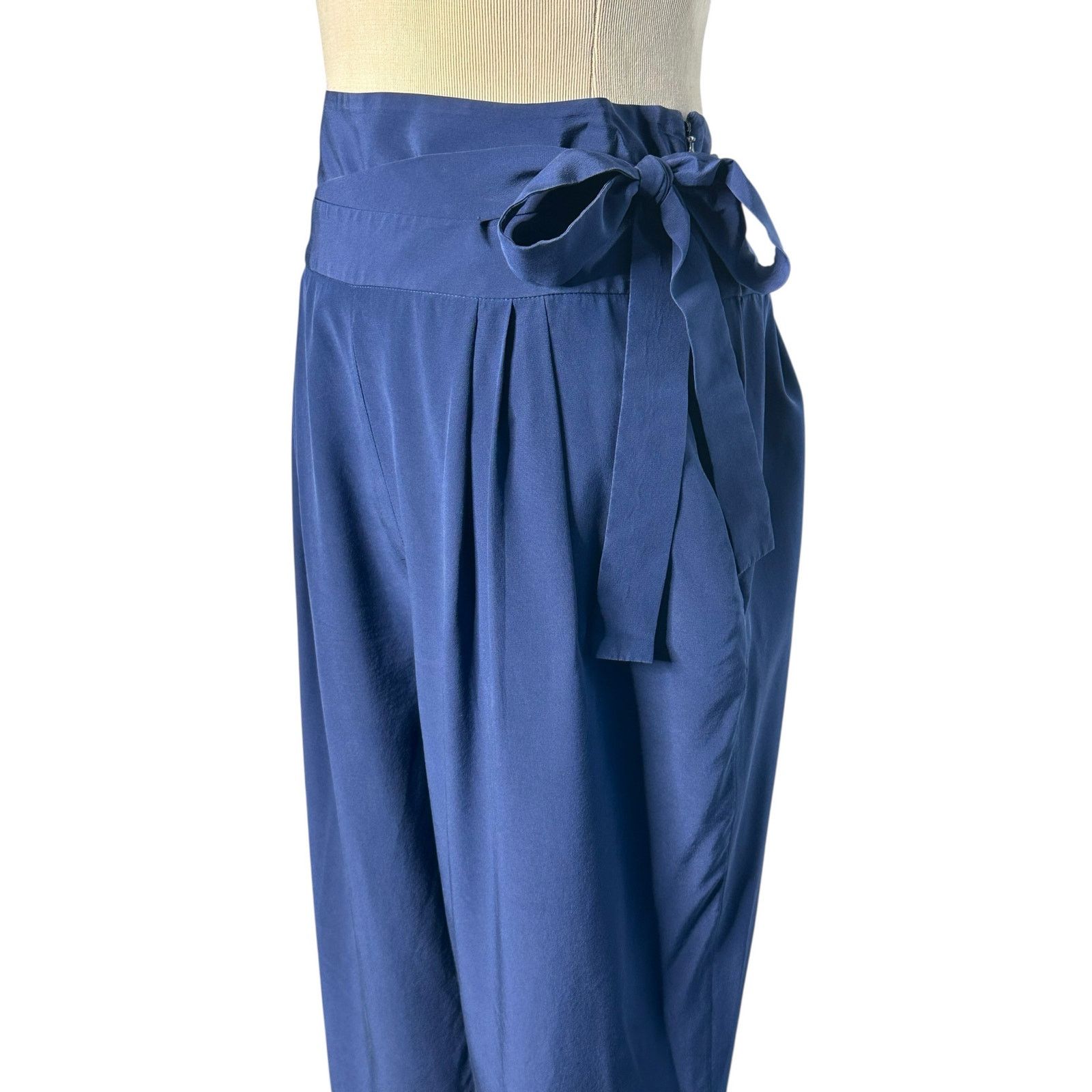 Diane von Furstenberg Diane Von Furstenbert Keaka navy crop pleated pants size 6 Size 28" / US 6 / IT 42 - 8 Thumbnail
