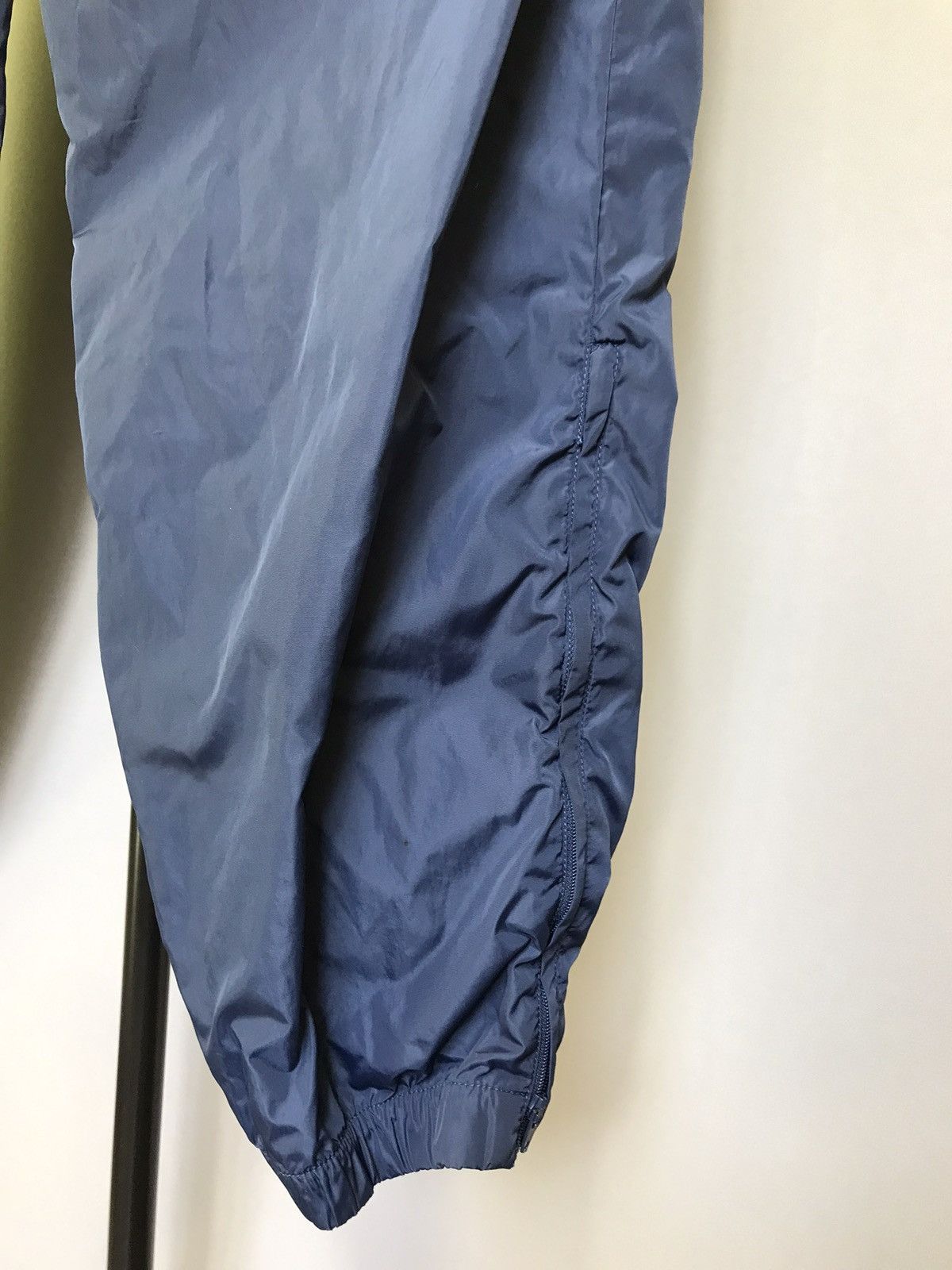 Vintage 90s Nike Mens Spell Out Cuffed Nylon Jogger Pants Blue Size US 32 / EU 48 - 6 Thumbnail