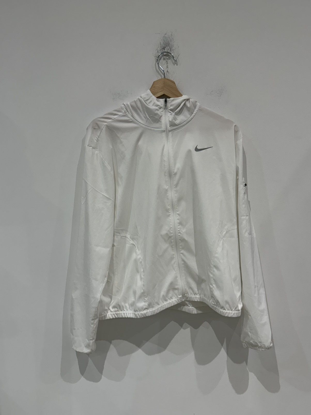 Nike Nike Swift Repel Packable Running Jacket (Womens) Size L / US 10 / IT 46 - 1 Thumbnail