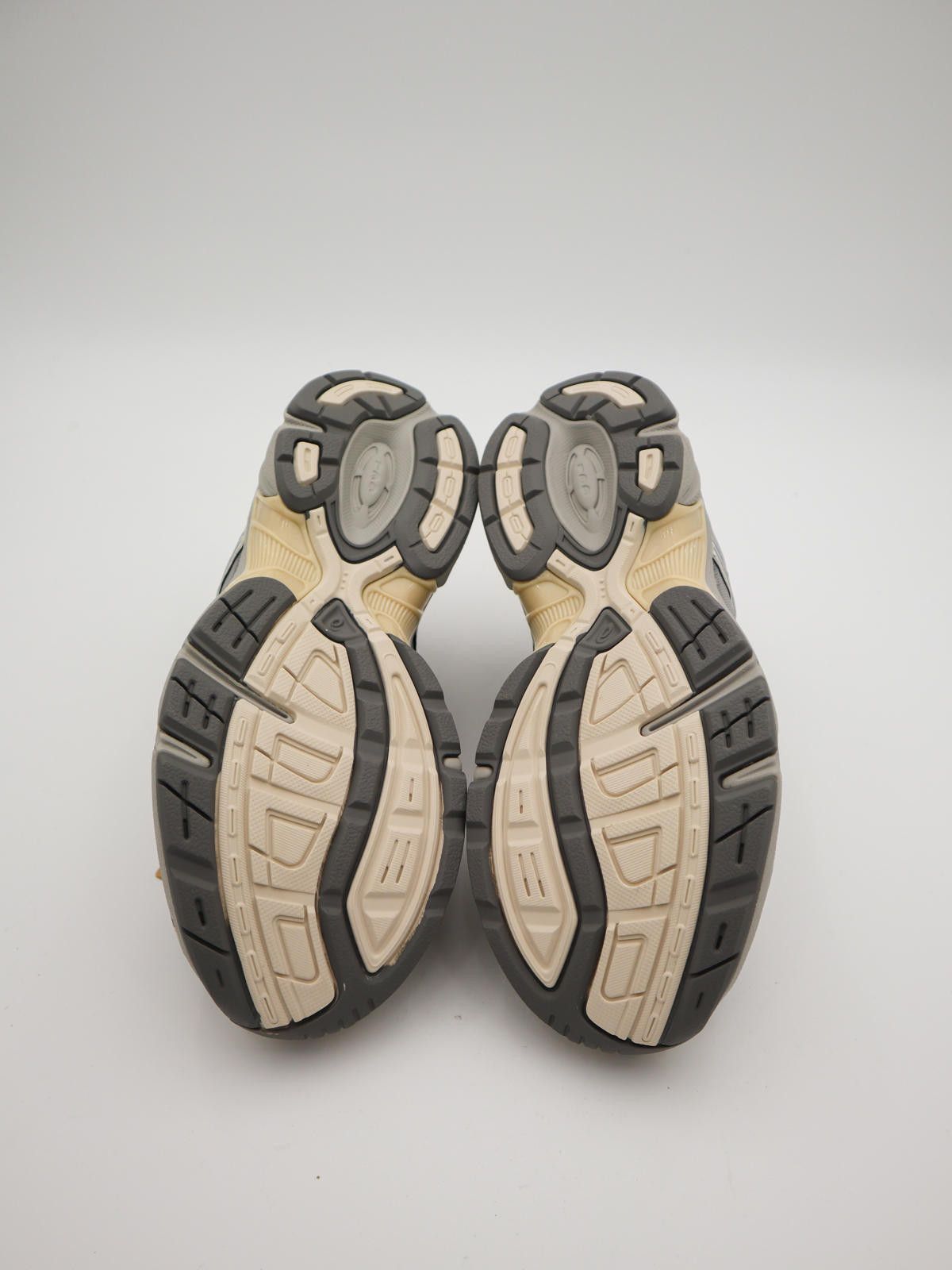 Asics ASICS Gel‑1130 Oyster Grey – 1201A783‑021 – Grey Trainers Size US 5 / EU 37 - 5 Thumbnail