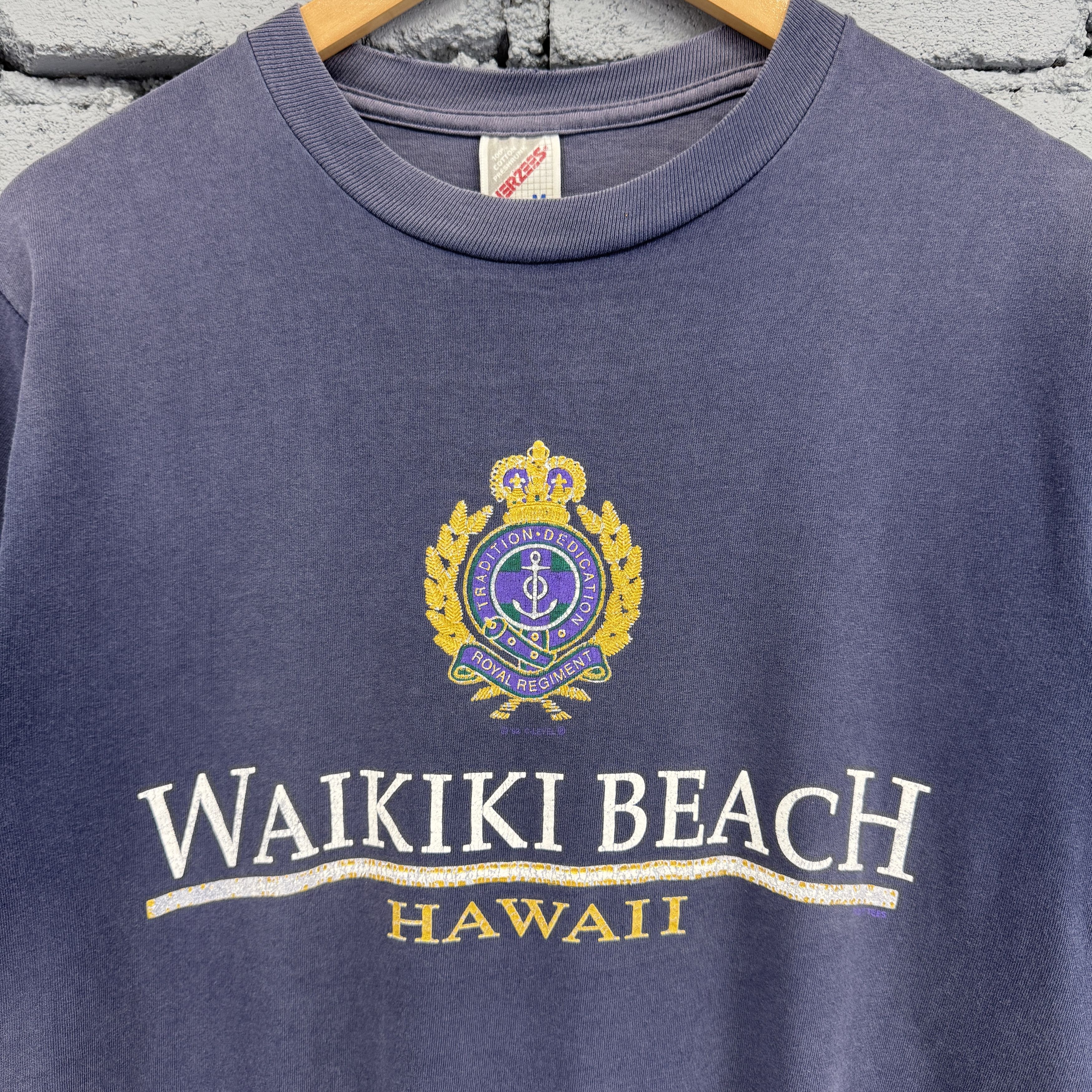 Vintage Vintage Waikiki Beach Hawaii Sunfaded Distressted Tshirt Size US M / EU 48-50 / 2 - 3 Thumbnail