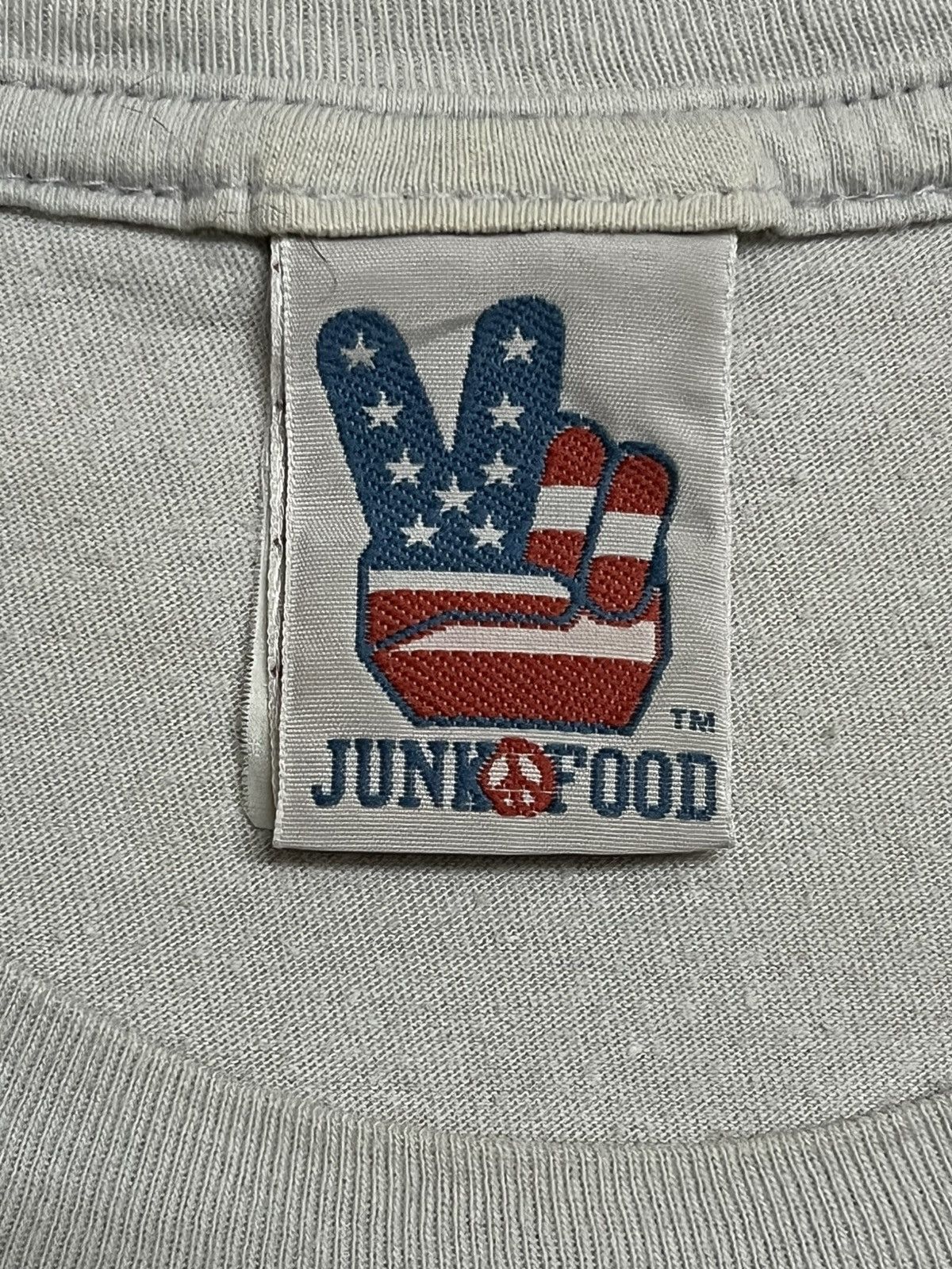 Junk Food Vintage Peanuts Ladies Man Tee Junco L Single Stitch Size US L / EU 52-54 / 3 - 4 Thumbnail