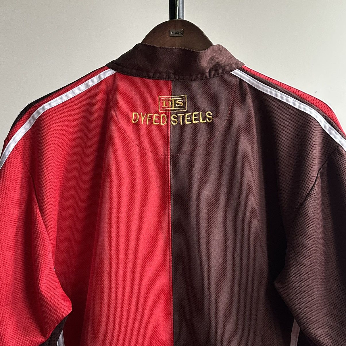 Vintage Vintage KooGa Llanelli Scarlets Stradey Park Rugby Jersey Size US L / EU 52-54 / 3 - 9 Thumbnail