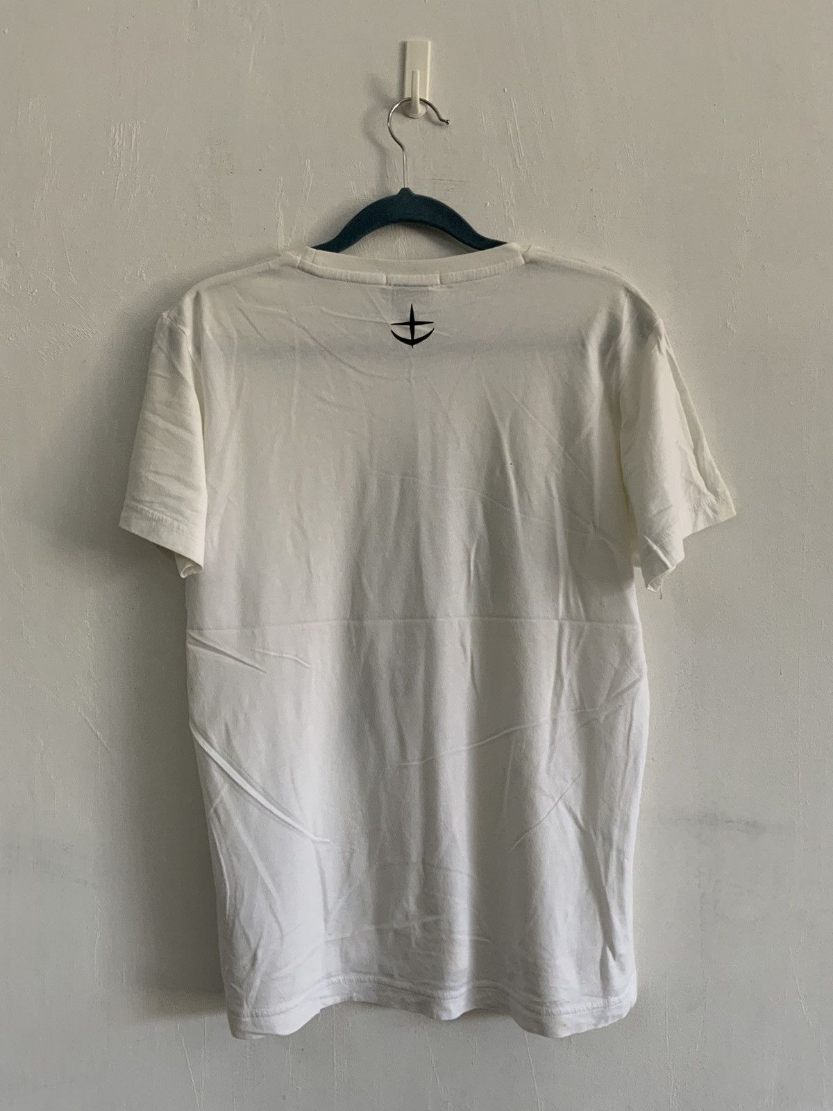 Uniqlo Uniqlo Gundam Illustrations Tee Size US S / EU 44-46 / 1 - 2 Thumbnail