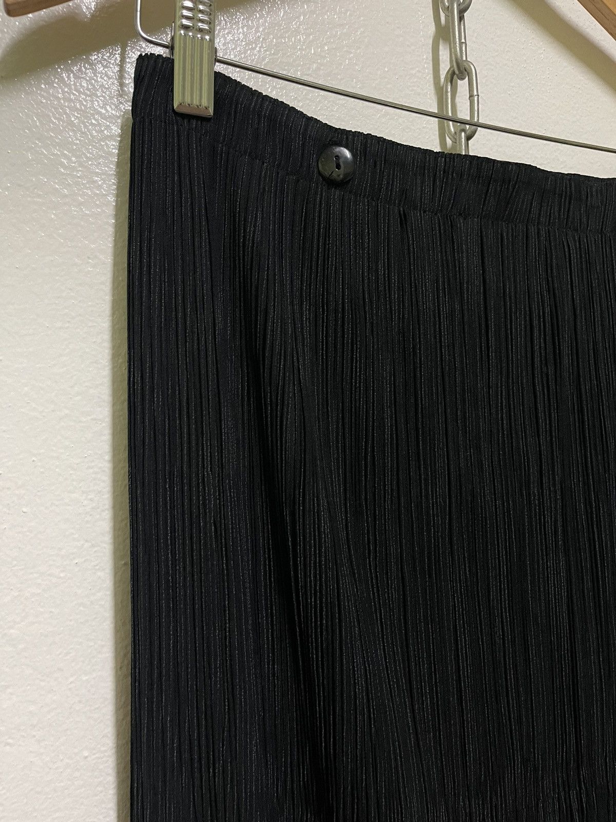Issey Miyake × Japanese Brand Issey Miyake Sample Pleated Button Wrap Skirt Black Size 27" / US 4 / IT 40 - 2 Thumbnail