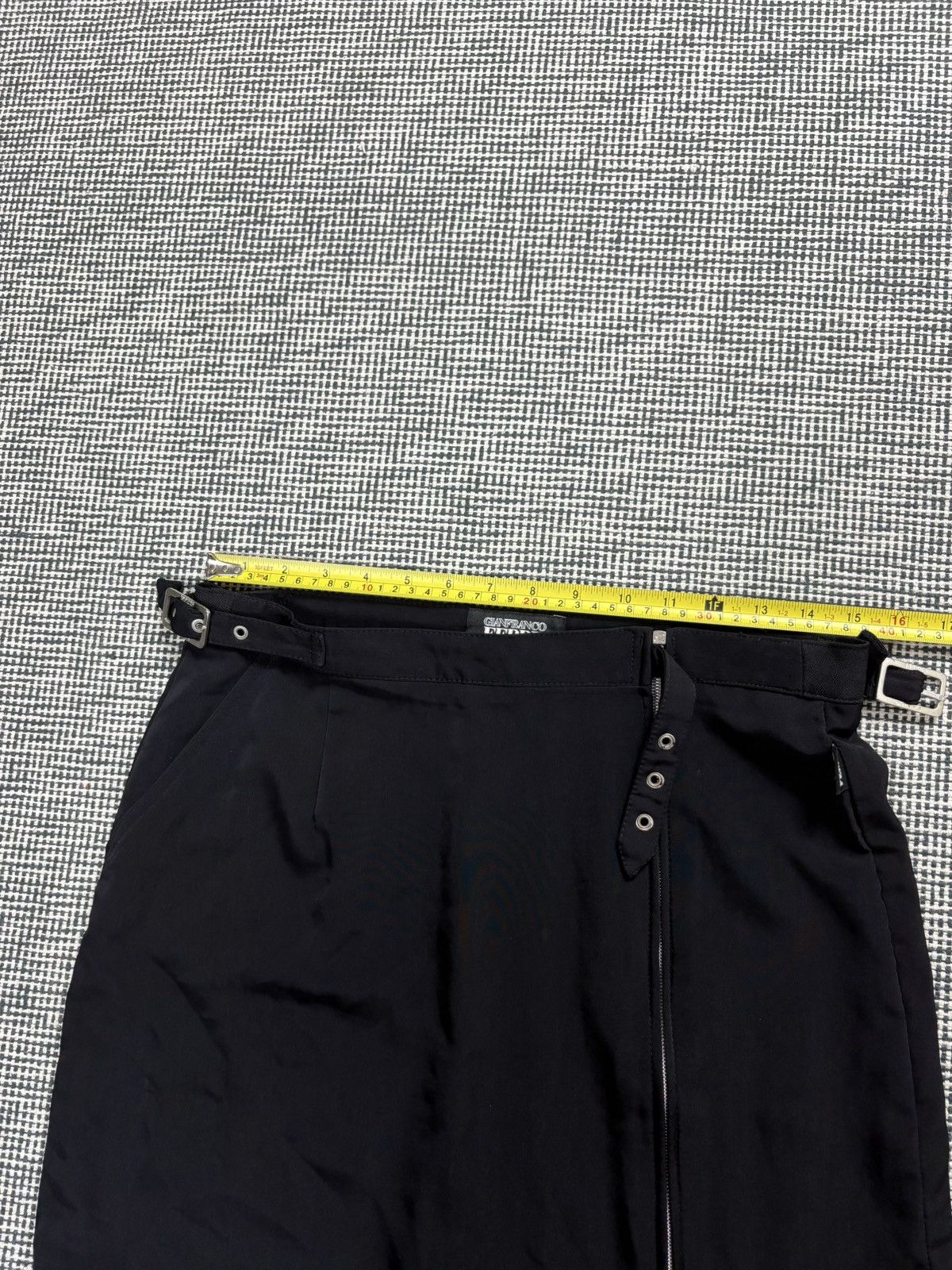 Gianfranco Ferre Gianfranco Ferre nylon bondage full zip skirt avant garde Size 30" / US 8 / IT 44 - 6 Thumbnail