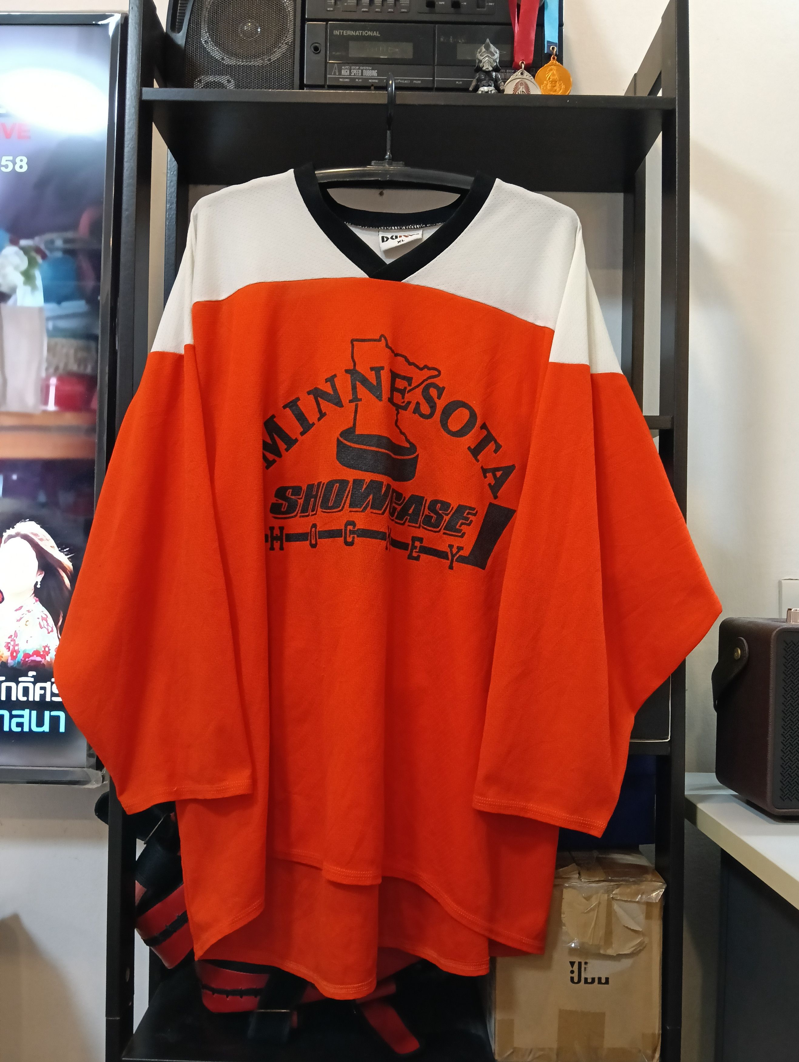 Other Minnesota showcase hockey 66 orange size XL. Size US XL / EU 56 / 4 - 1 Thumbnail