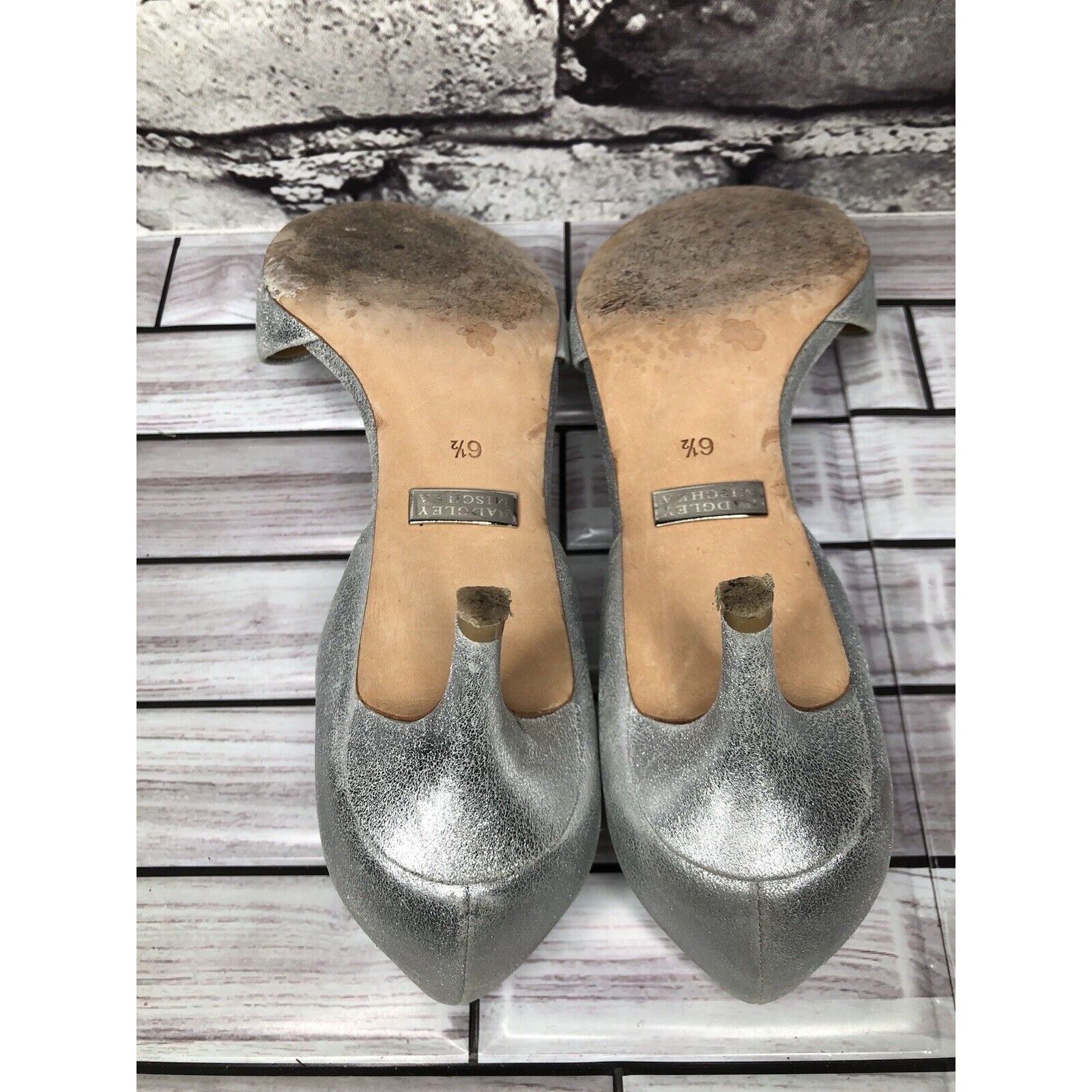 Badgley Mischka Badgley Mischka Metallic Silver Leather Rhinestone Heels Wom Size US 6.5 / IT 36.5 - 7 Thumbnail