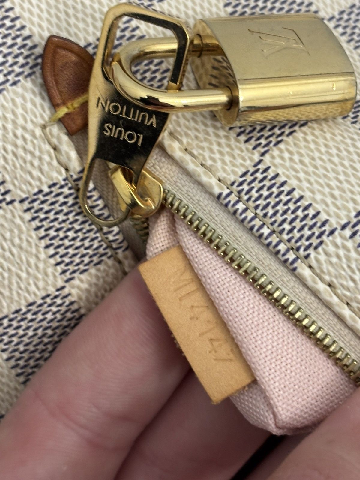 Louis Vuitton Louis Vuitton Damier Azur leather bag Size ONE SIZE - 12 Thumbnail