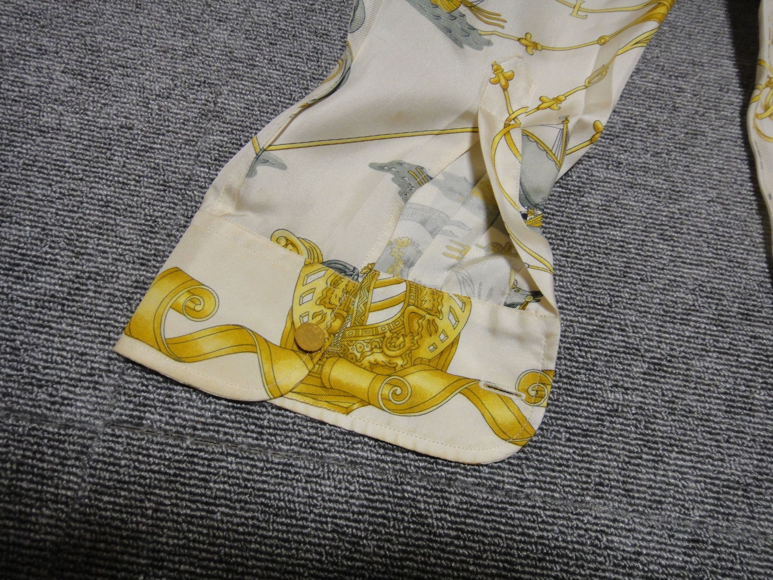Hermes Hermes scarf shirt, 100% silk shirt, serie button Size US L / EU 52-54 / 3 - 4 Thumbnail