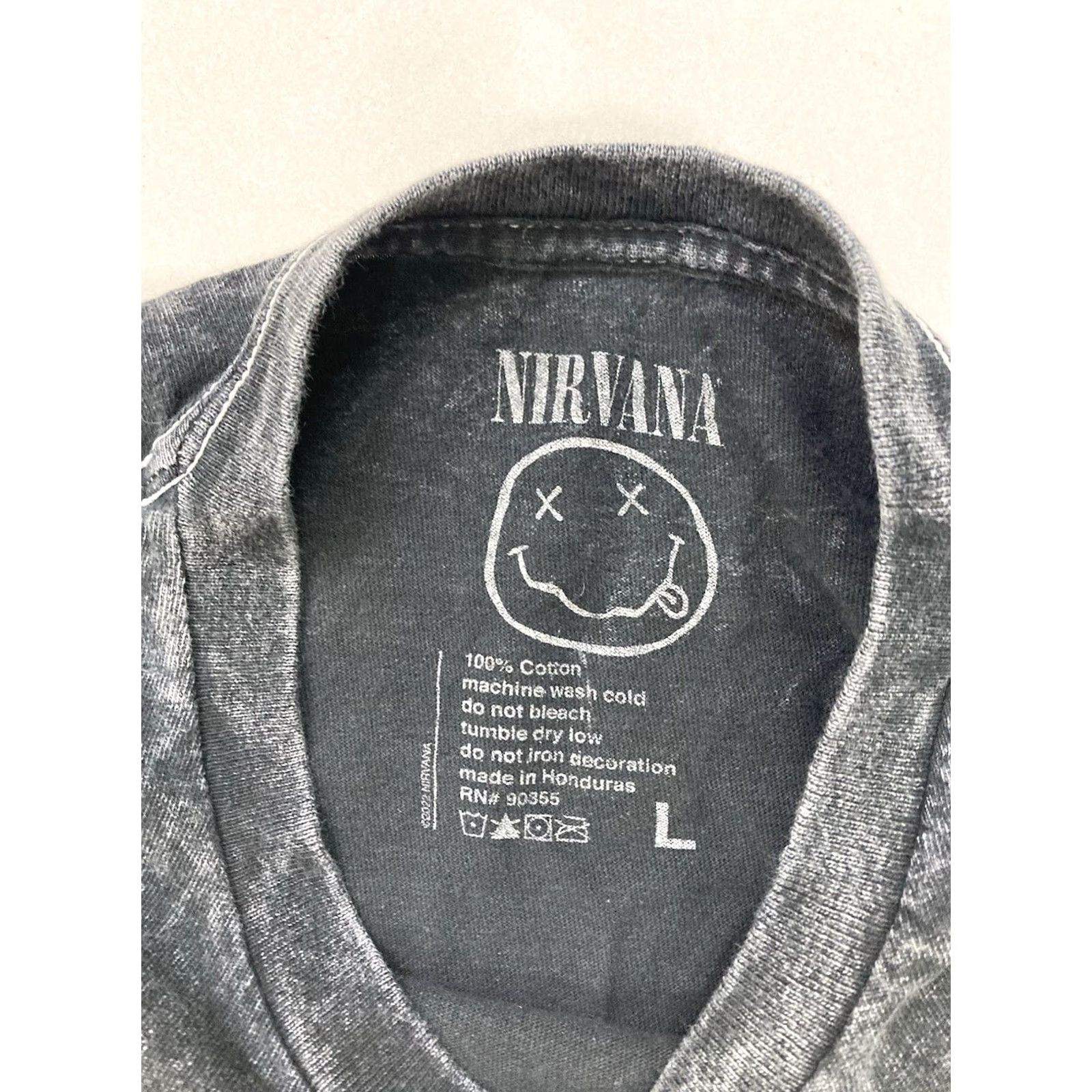 Vintage Nirvana T-Shirt Women Large Black Graphic Smiley Vintage 90s Music Merch Shirt Crew Neck Short Sleeve Size L / US 10 / IT 46 - 4 Thumbnail