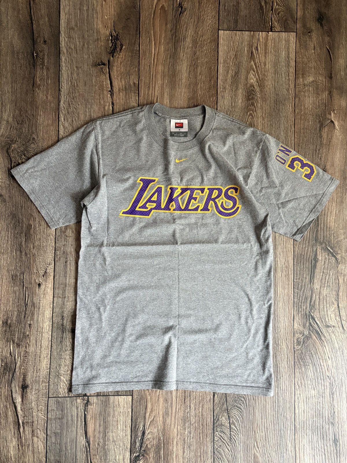 Nike Vintage 2000s Nike Team Los Angeles Lakers #34 O'neal TShirt Size US S / EU 44-46 / 1 - 1 Thumbnail