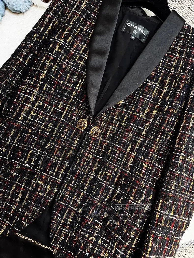 Chanel Chanel 19A Egyptian series black and gold jacket Size XS / US 0-2 / IT 36-38 - 5 Thumbnail