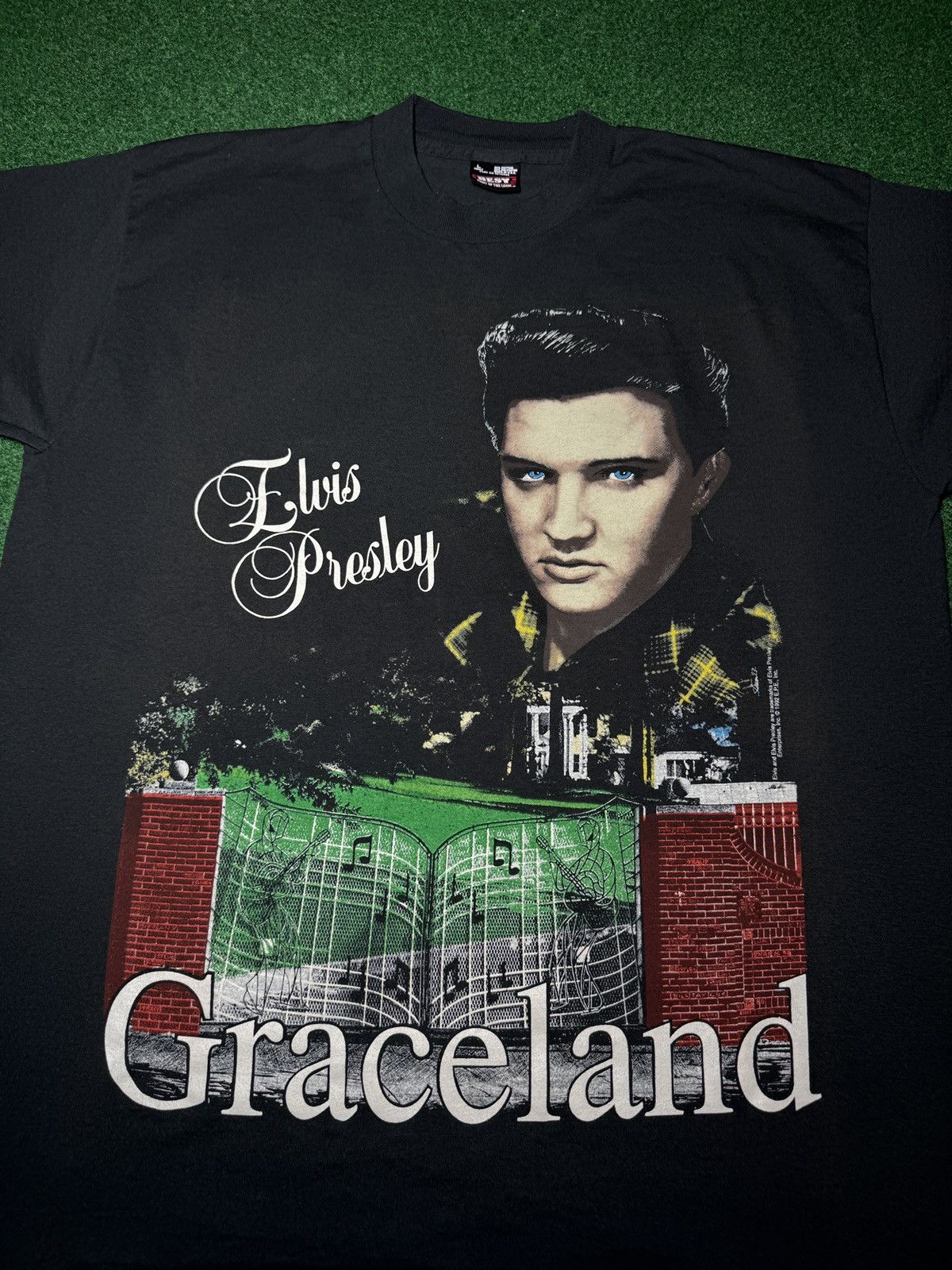 Vintage Vintage 90s Elvis Presley Graceland Retro Big Face T Shirt Size US L / EU 52-54 / 3 - 2 Thumbnail