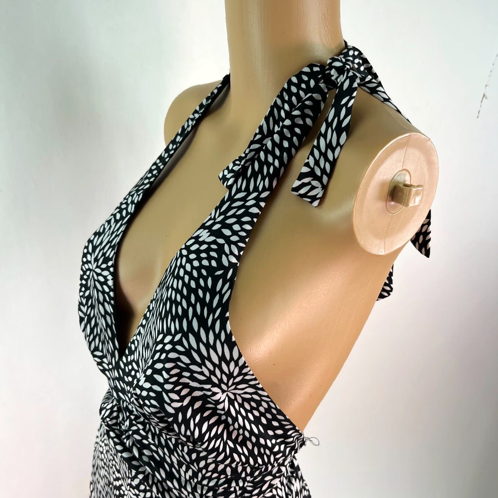 Forever 21 Forever Dress Geometric Halter Sleeveless Black Fit & Flare M Womens Size M / US 6-8 / IT 42-44 - 5 Thumbnail