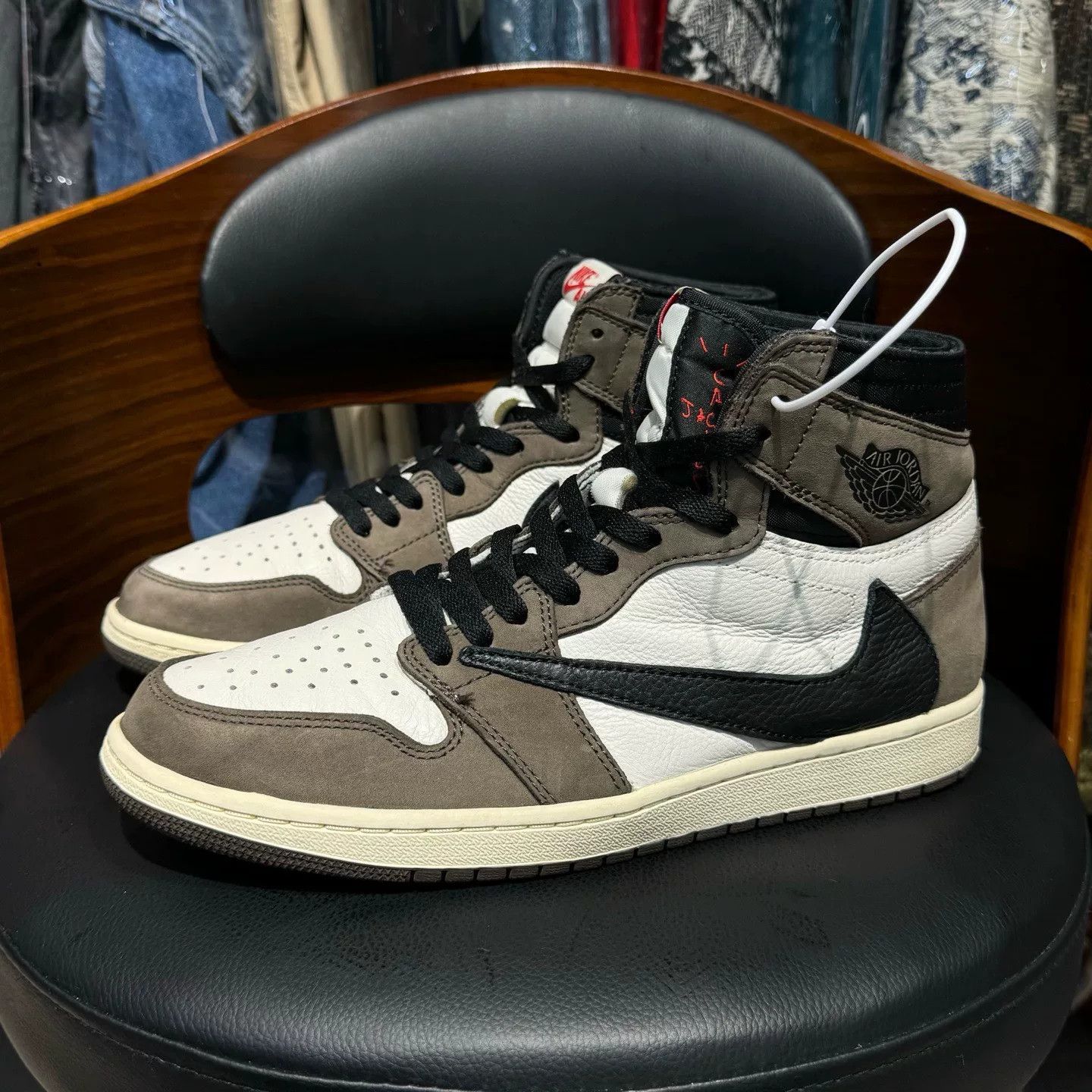 Nike Nike AJ1 Lowtop Sneakers 44 Men Size US 10.5 / EU 43-44 - 1 Thumbnail