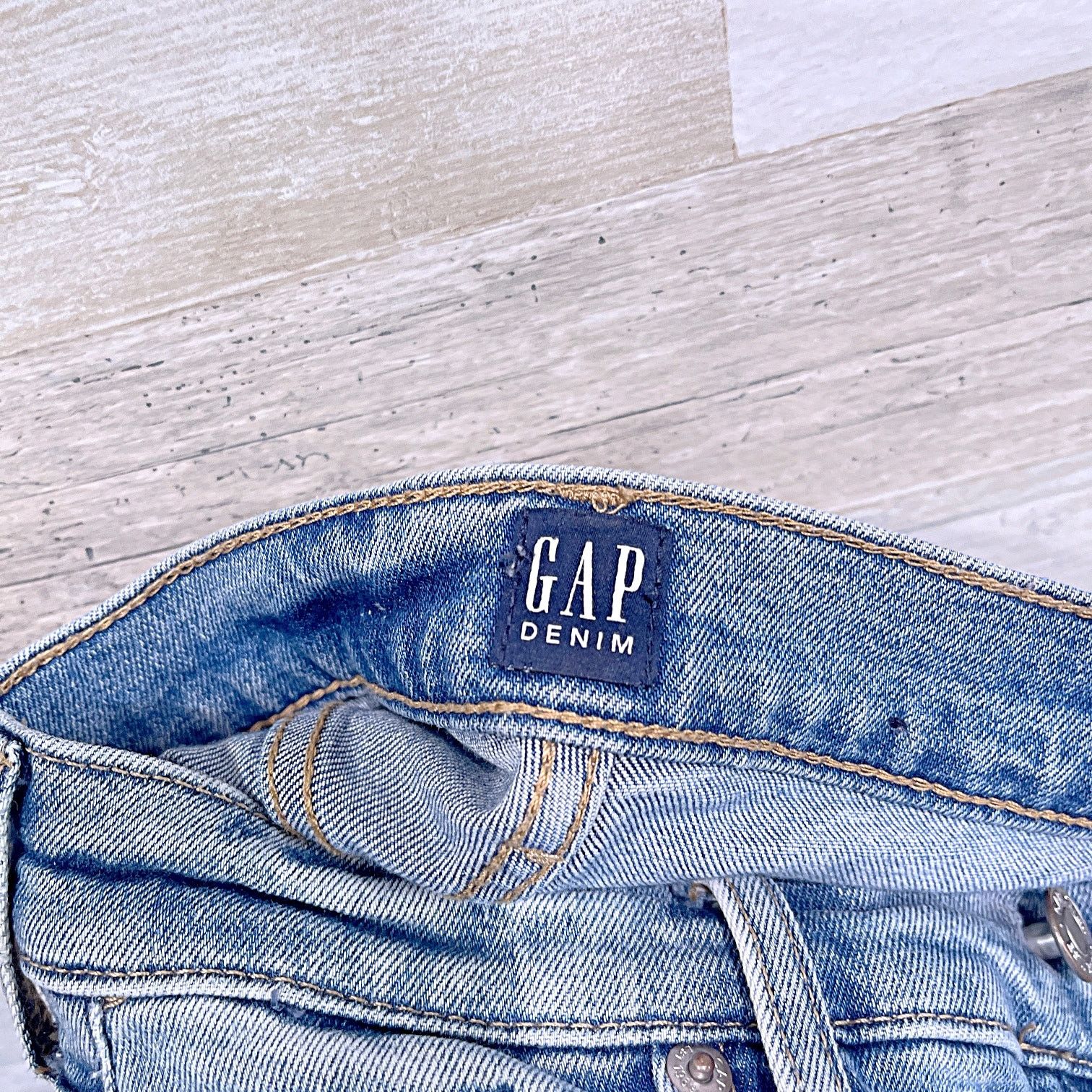 Gap GAP Cigarette Slim Button Fly Jeans Light Washwell Womens 24 Size 24" / US 00 / IT 34 - 8 Thumbnail