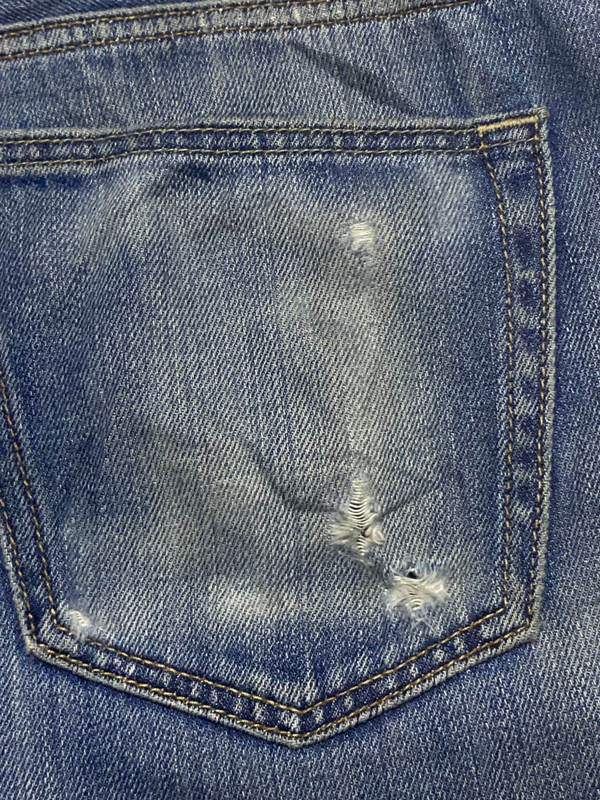Japanese Brand Vintage Japanese Brand Uniqlo Fade Wash Lose Straight Jeans Size US 34 / EU 50 - 9 Thumbnail