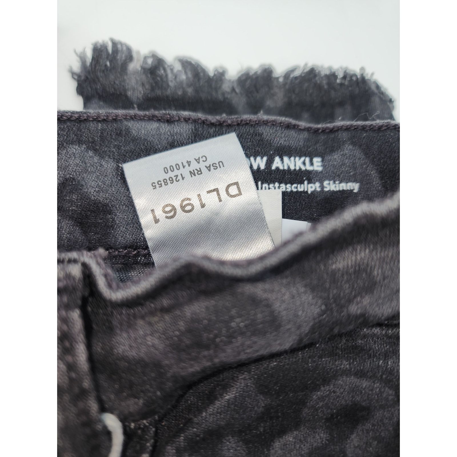 DL1961 DL1961 Farrow Ankle Jeans Black Leopard Print Women's Sz 26 Size 26" / US 2 / IT 38 - 8 Thumbnail