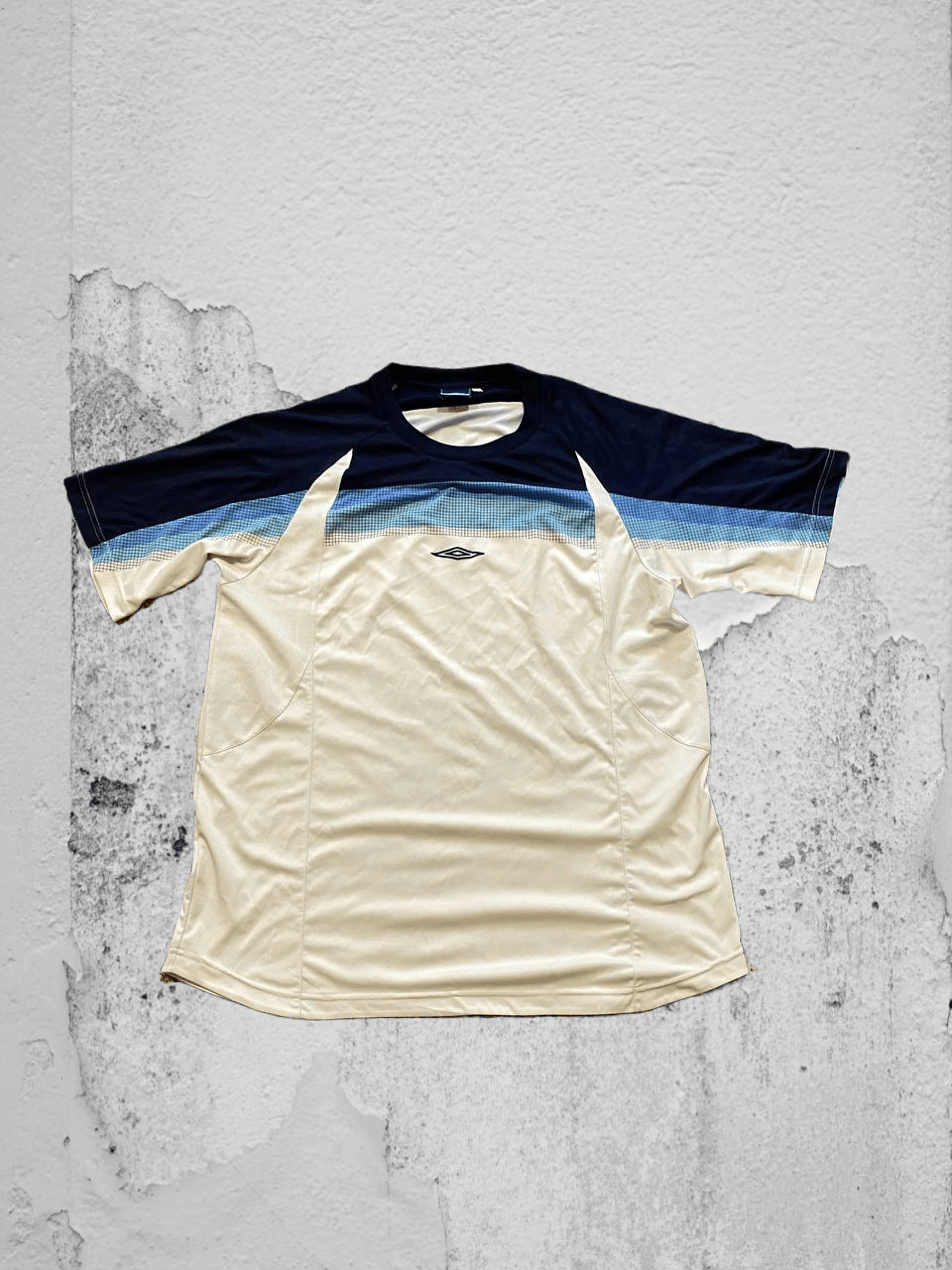 Umbro Streetwear T-Shirt Umbro logo center Y2K Vintage Size US XL / EU 56 / 4 - 1 Thumbnail