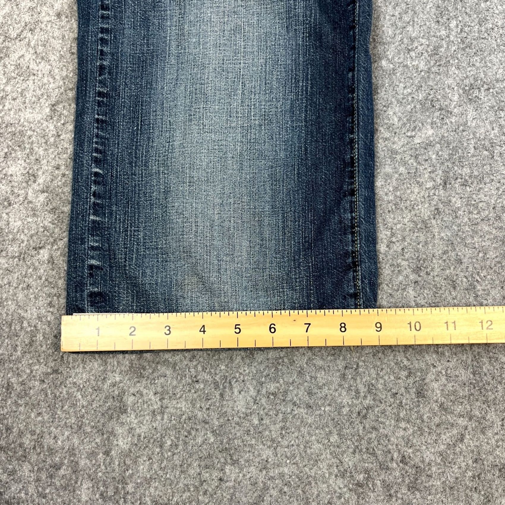 Hugo Boss HUGO BOSS Jeans Relaxed Straight 34 32 Mid Wash Blue Whiskers Vintage Mens Clothing Jeans 5-Pocket Design Regular Size XS-Not Applicable Size US 34 / EU 50 - 3 Thumbnail
