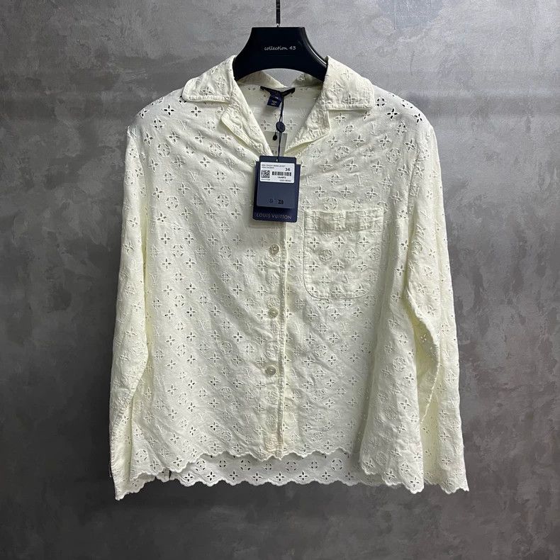 Louis Vuitton Louis Vuitton White Solid Color Long Sleeve Shirt with Log Size XS / US 0-2 / IT 36-38 - 1 Thumbnail