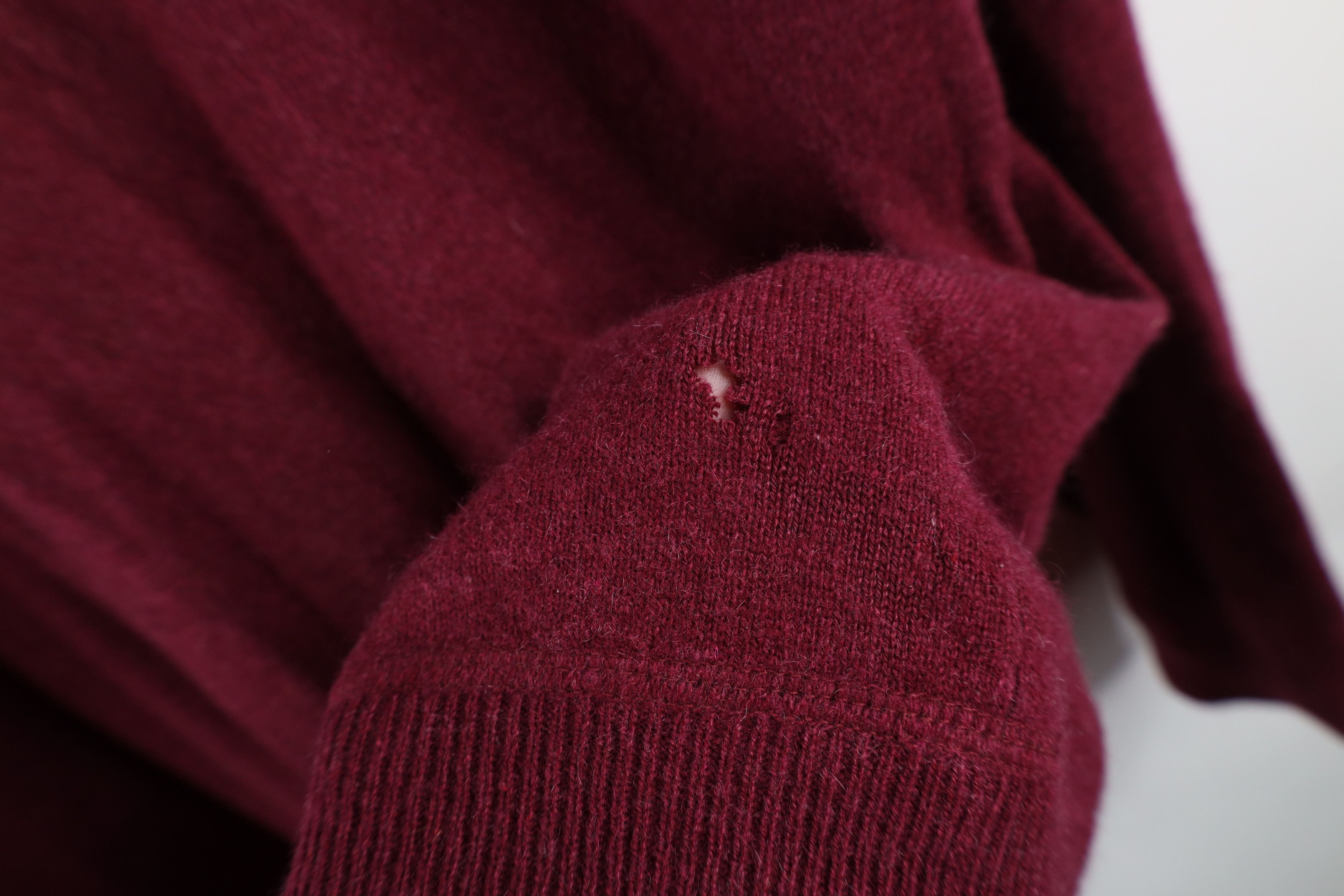 Vintage Vintage Blank Cashmere Knit Crewneck Sweater Burgundy Size US L / EU 52-54 / 3 - 8 Thumbnail