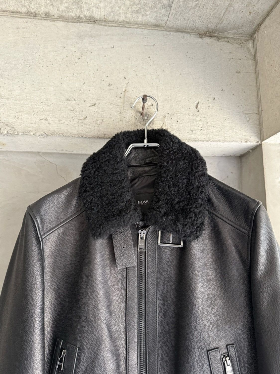 Hugo Boss HUGO BOSS Black Cow Leather Shearling Collar Jacket Size US S / EU 44-46 / 1 - 7 Thumbnail