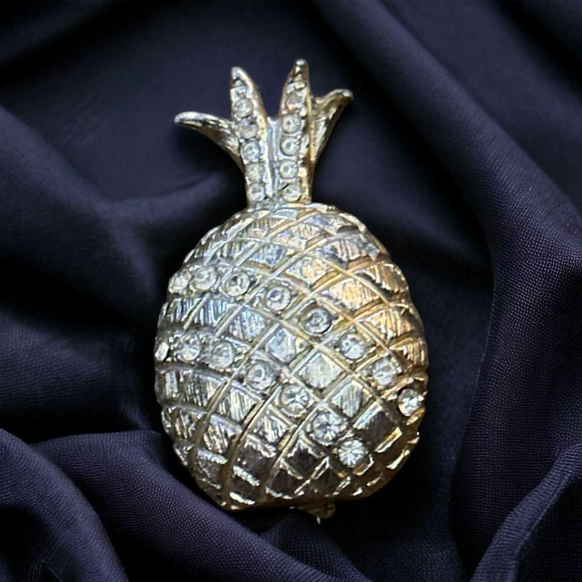 Vintage Vintage gold tone rhinestone pineapple brooch Size ONE SIZE - 1 Thumbnail