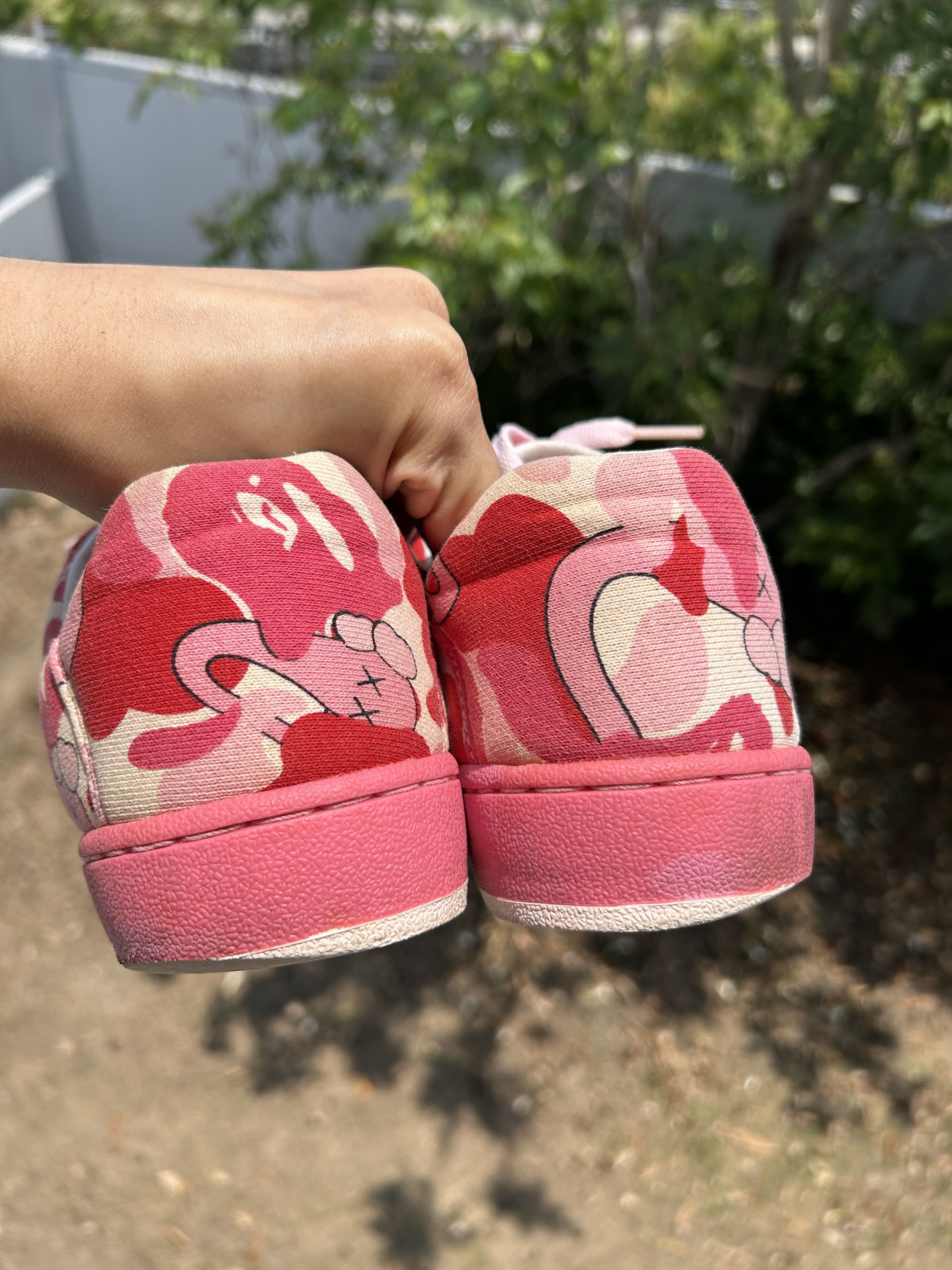Bape × Kaws A Bathing Ape Skull Sta KAWS Pink Camo [11 US] Size US 11 / EU 44 - 9 Thumbnail