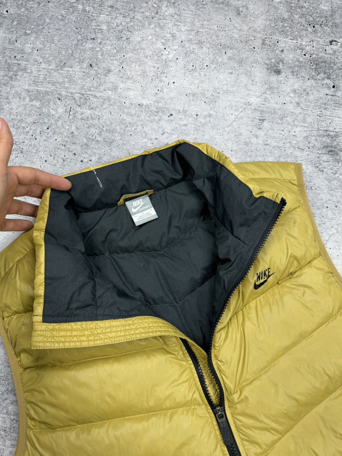 Nike Vintage Nike Y2K Style 90’s 700 Down Puffer Down Casual Vest Size US L / EU 52-54 / 3 - 12 Thumbnail