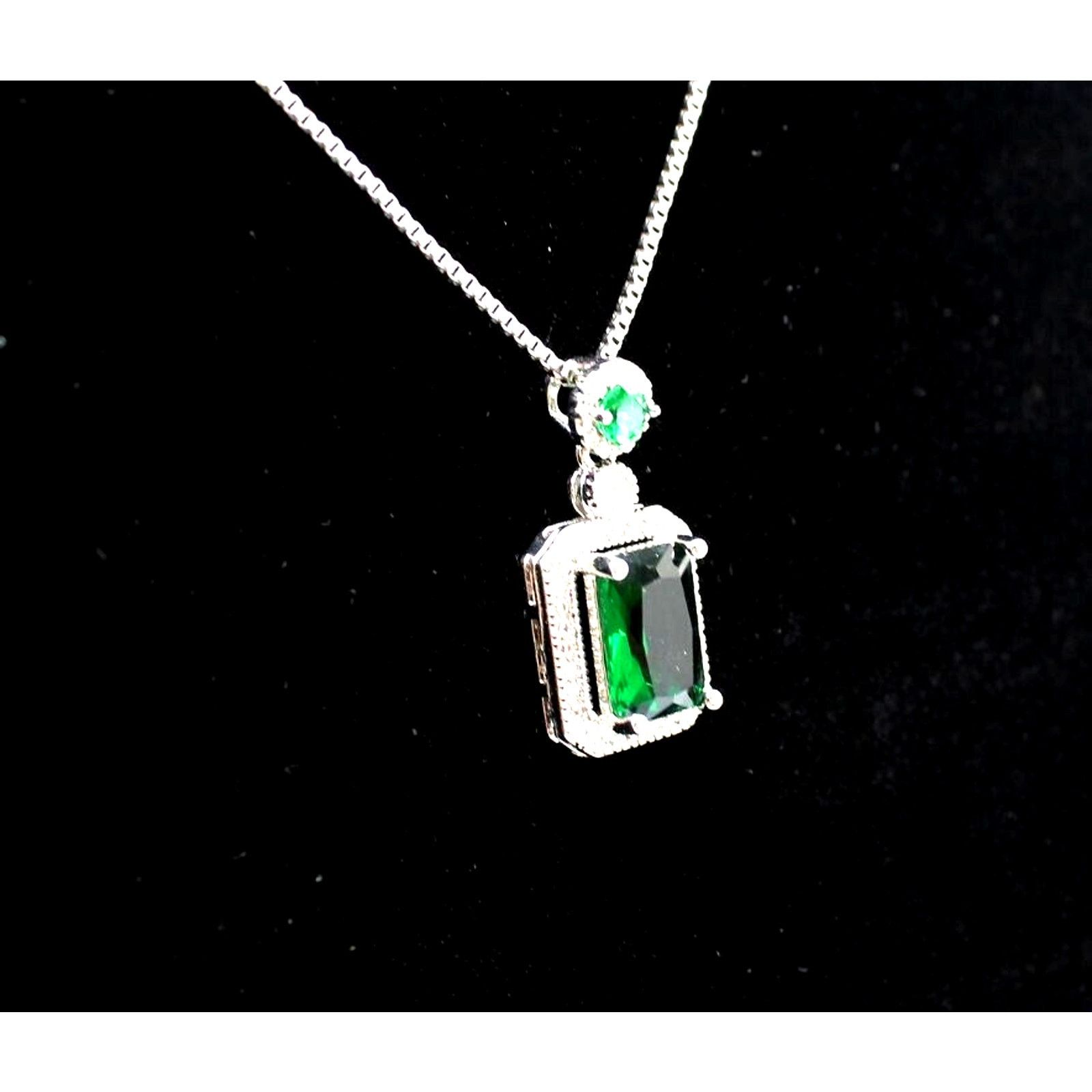 Other Simulated Emerald Necklace Pendant Sparkling Crystal Accents Size ONE SIZE - 2 Thumbnail