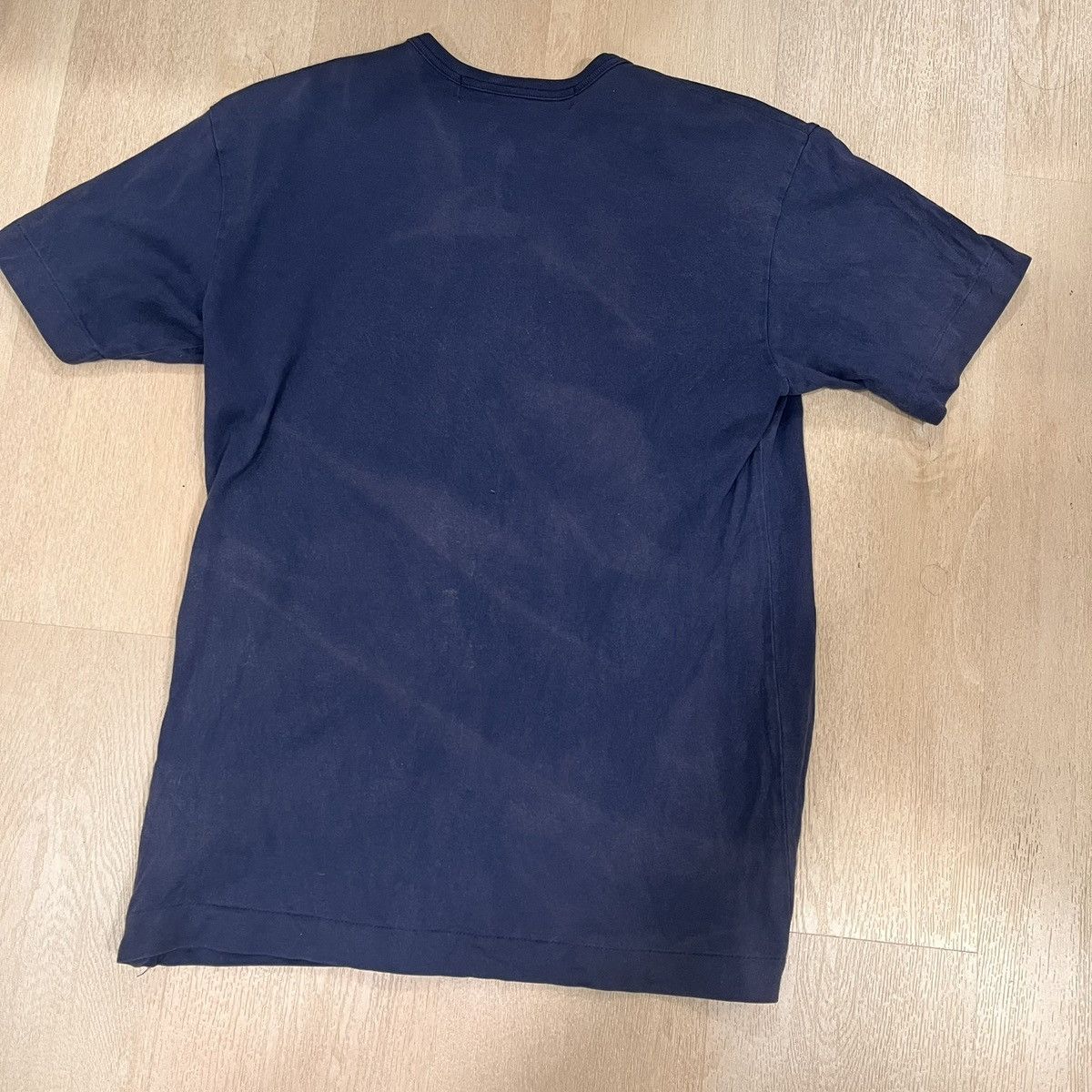 Comme des Garcons Single Stitch Sunfaded CDG Play tee Size US S / EU 44-46 / 1 - 4 Thumbnail