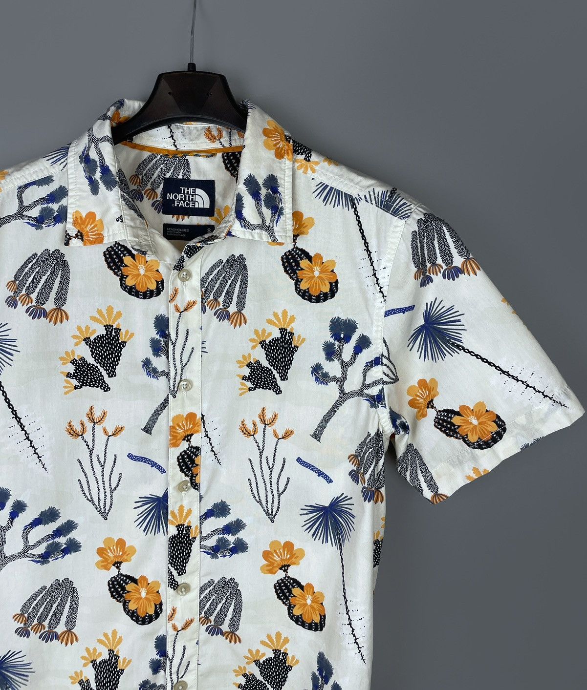 The North Face The North Face Floral Cactus Pattern SS Shirt Size S RARE Size US S / EU 44-46 / 1 - 2 Thumbnail