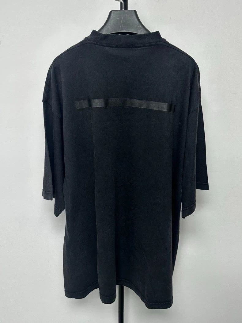 Balenciaga Balenciaga Short Sleeve T-Shirt with Cover Letter Size US S / EU 44-46 / 1 - 2 Thumbnail
