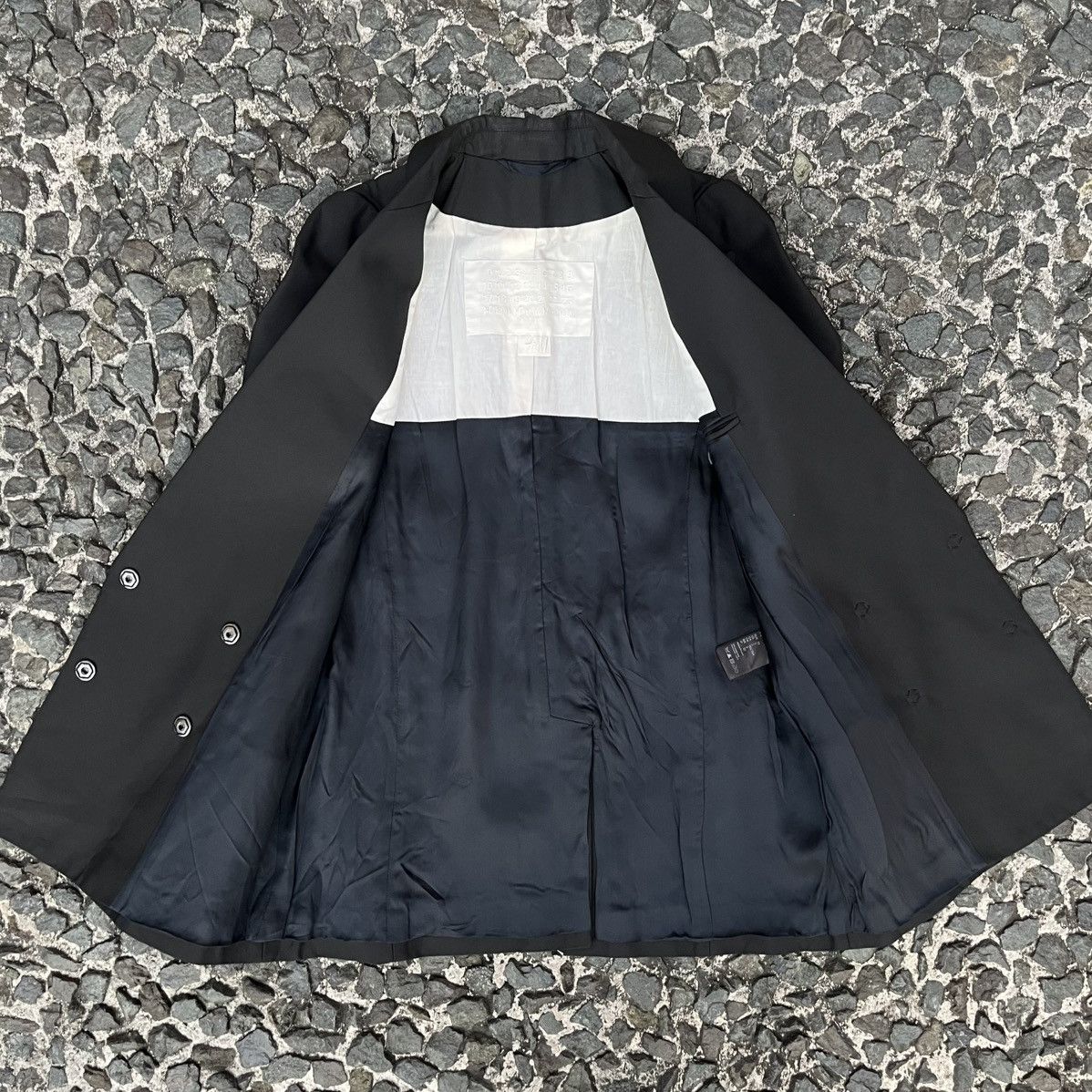 H&M × Maison Margiela Maison Margiela x H&M Re-Edition S/S1989 Shoulder Jacket Size XS / US 0-2 / IT 36-38 - 12 Thumbnail