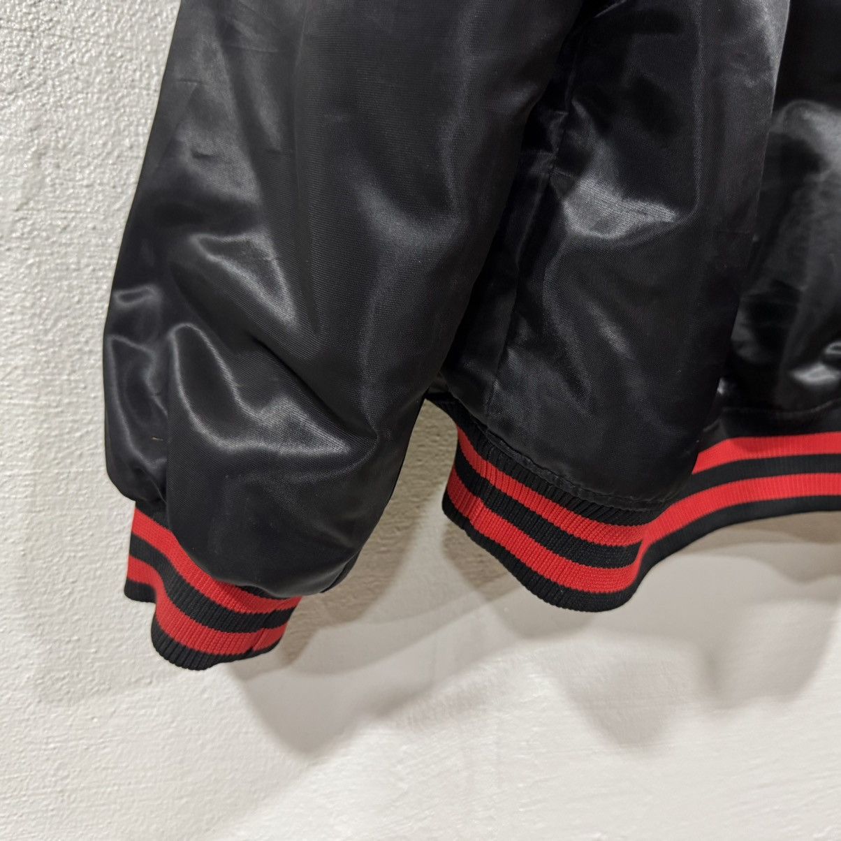Majestic Vtg Chicago Bulls Satin Bomber Jacket Red Black Mens 2-3XL Size US XXL / EU 58 / 5 - 8 Thumbnail
