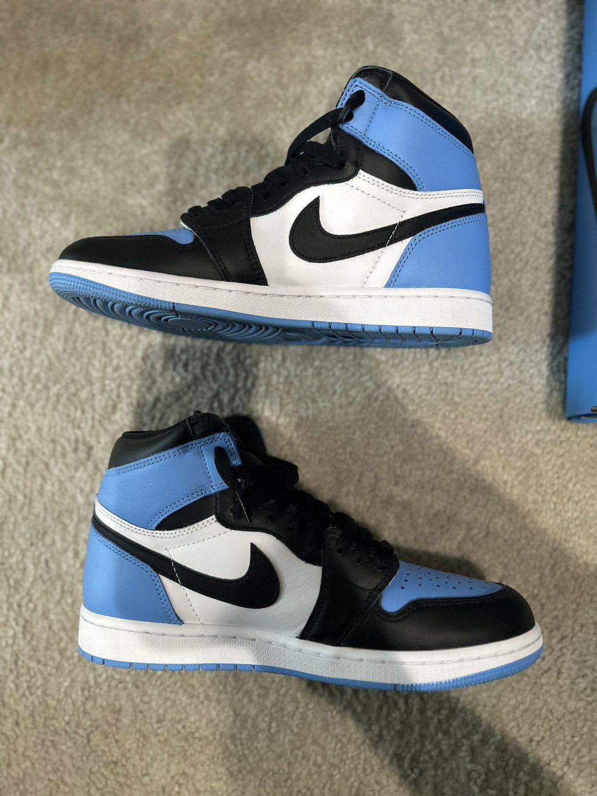 Jordan Brand Air Jordan 1 Retro High OG ‘UNC Toe’ Size US 9 / EU 42 - 5 Thumbnail