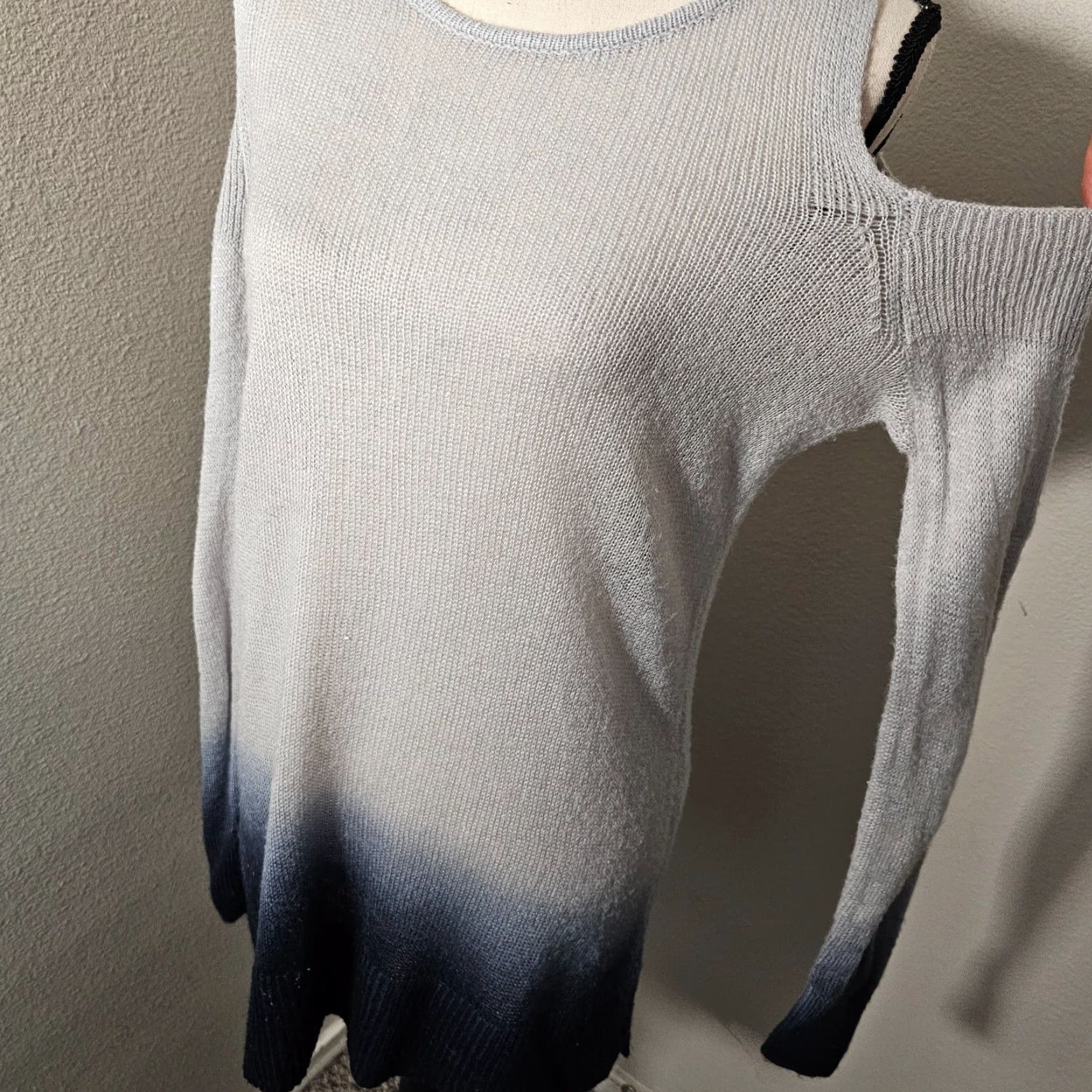 Vince Camuto Vince Camuto Sweatshirt Blue Shades Colorblock Long Sleeve Cold Shoulder Medium M Womens Pullover Casual Activewear Size M / US 6-8 / IT 42-44 - 3 Thumbnail