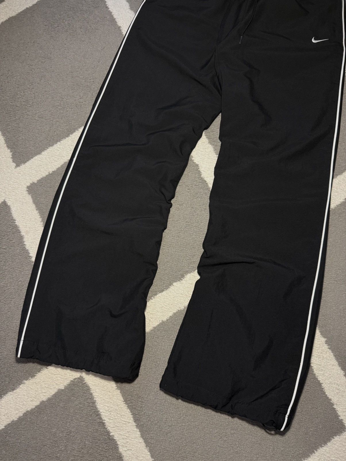 Nike Vintage 00’s Nike Swoosh Women’s Parachute Track Pants Size 26" / US 2 / IT 38 - 7 Thumbnail