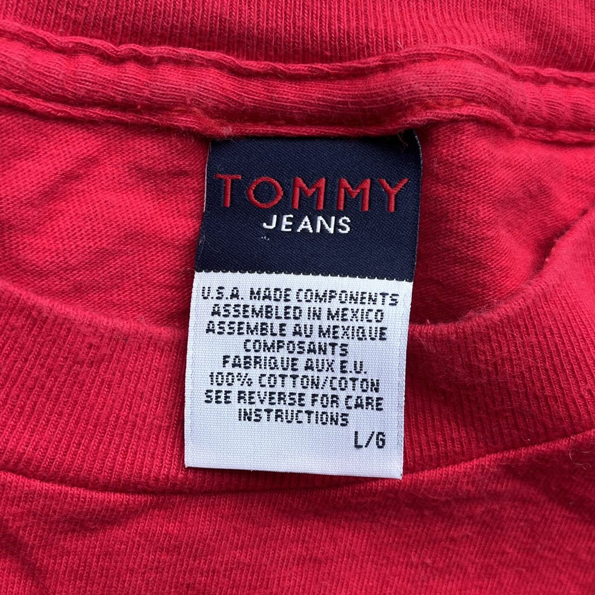 Vintage Vintage Tommy Hilfiger Logo Graphic T Shirt Size US L / EU 52-54 / 3 - 4 Thumbnail