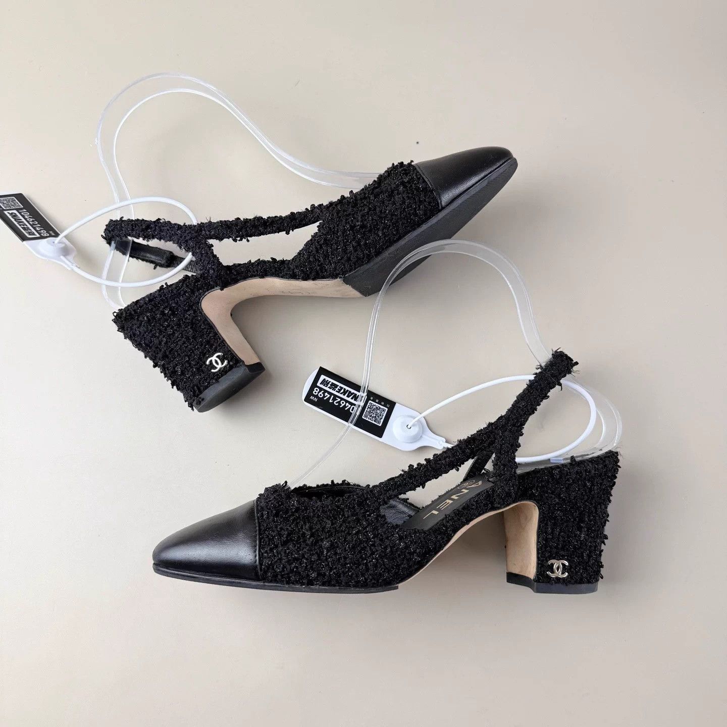 Chanel CHANEL woven double C gold buckle black & gold heels 35 EU Size US 4 / IT 34 - 6 Thumbnail